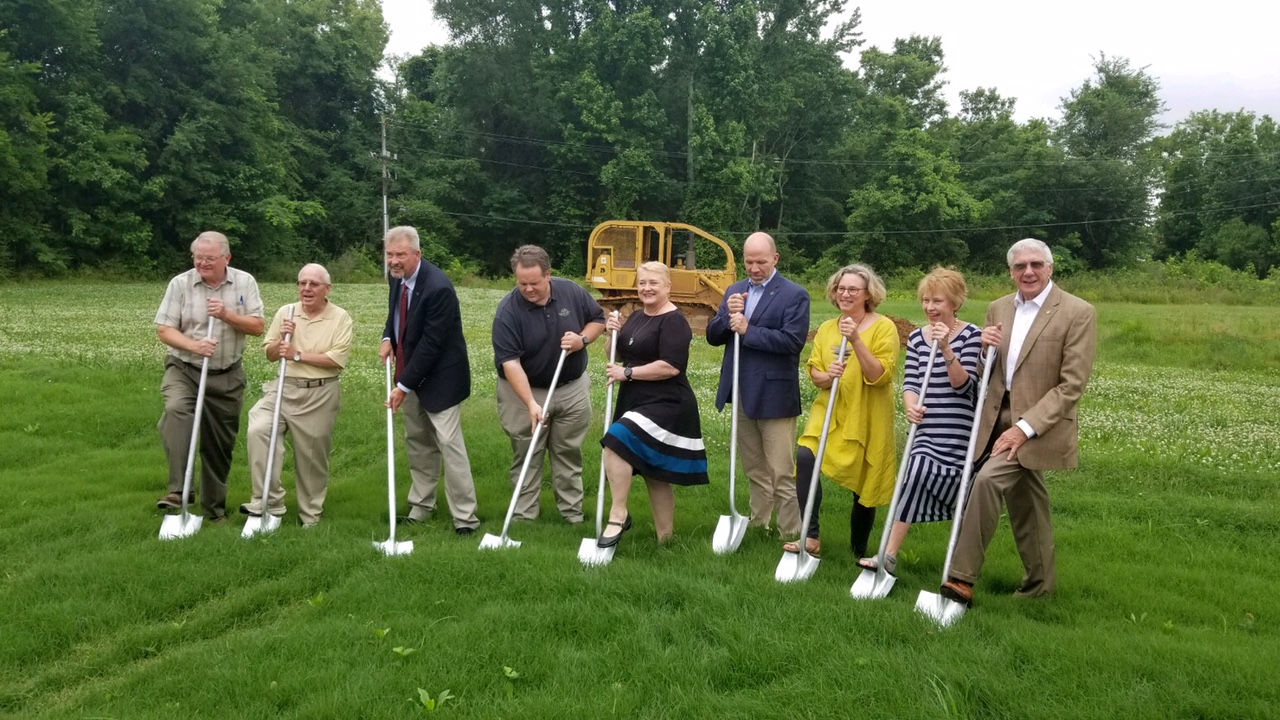 Photo - 2018 Outdoor Classroom Groundbreaking - group photo .jpg