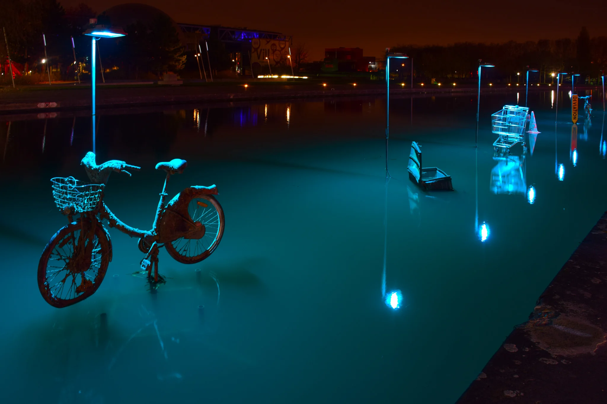 L’eau Qui Dort, Paris
