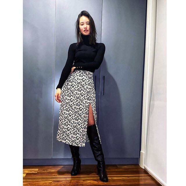 All dressed up thanks to @elliatt 💙
This is a big change from trackies and uggboots ! .
.
.
.
.
#nightout #weeknight #alldressedup #dressedup #winterwardrobe #winteressentials #monochrome #winterfashion #elliatt #ootdfashion #ootd #tuesdayvibes #mod