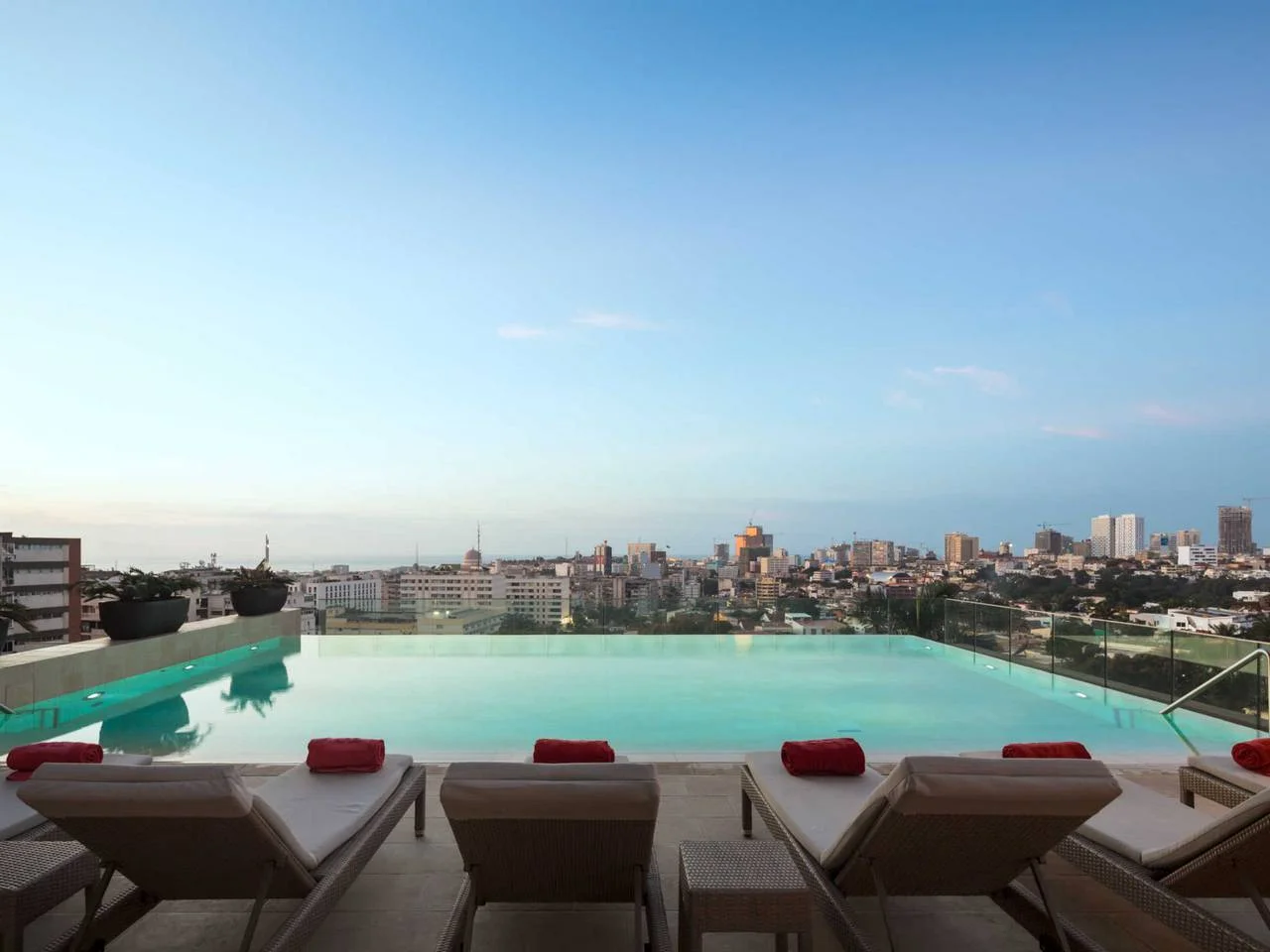 Hotel Alvalade Piscina.jpg