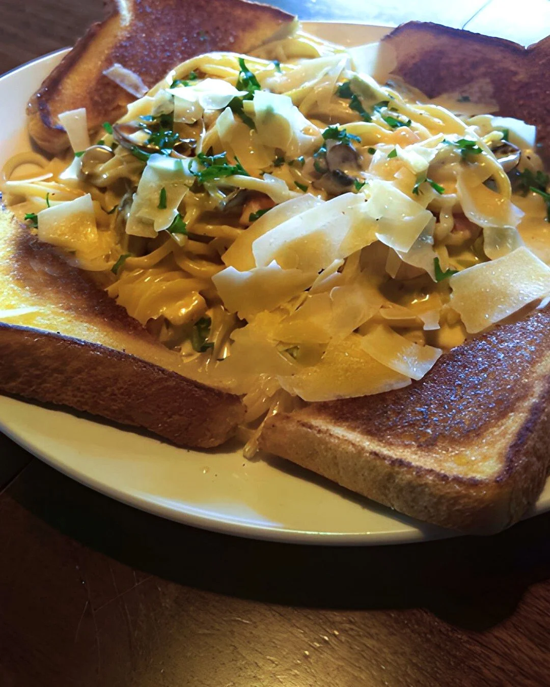 Chicken Fettuccini on special at Towerhouse farm Brewery this weekend.
Fettuccini pasta tossed with tender grilled chicken and a rich, creamy garlic parmesan sauce, finished with a sprinkle of herbs. Served with warm garlic toast points on the side f