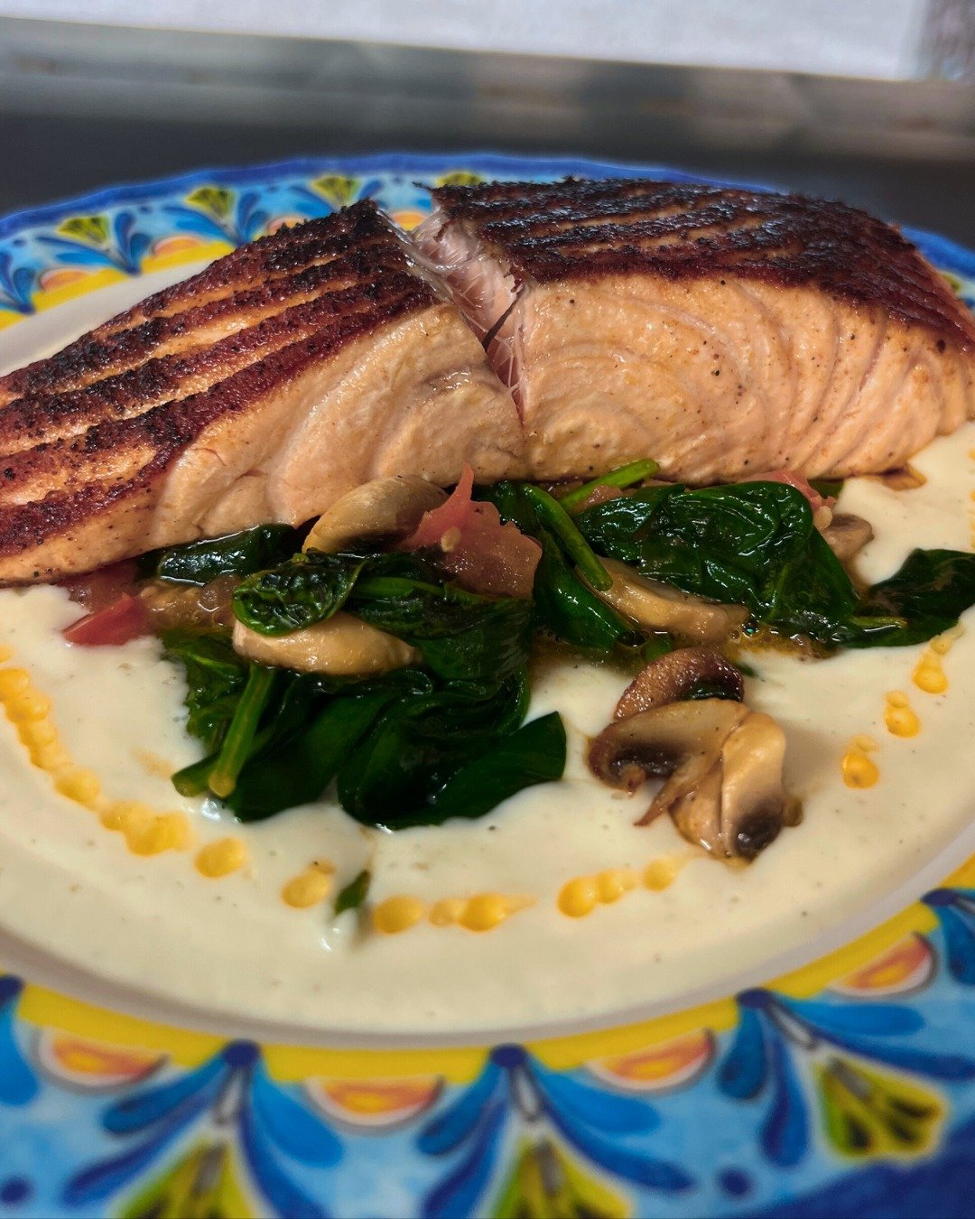 We&rsquo;ve got just what you need this weekend!
Hungry? Let us take care of that. Our weekend special&hellip;Pan-seared salmon, cooked to a perfect golden crust, served over smooth cauliflower pur&eacute;e that&rsquo;s rich, smooth, full of flavor a