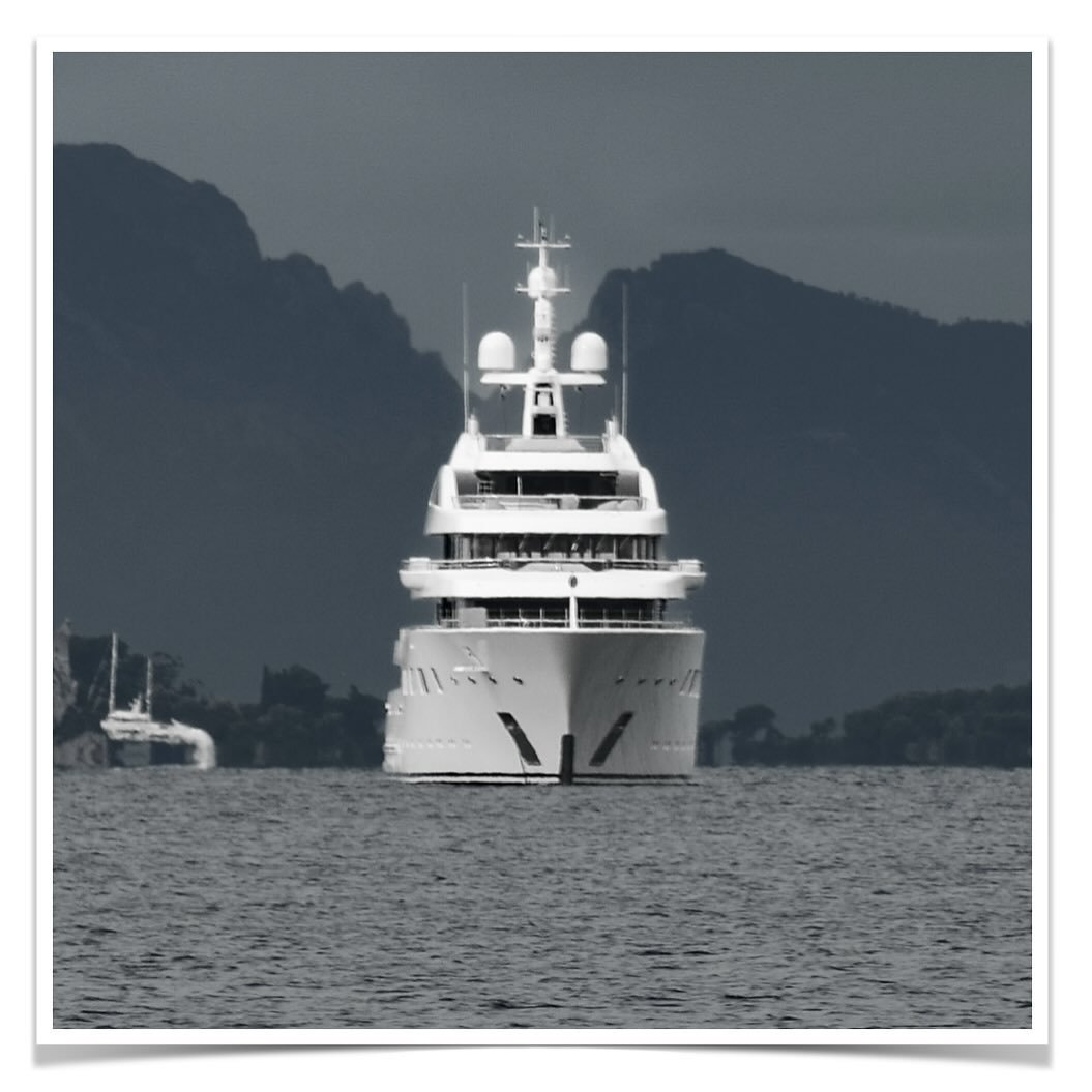 Eye.

26 April 2024 / Motor Yacht Eye(87m) by @luerssenyachts 

#eye #yacht #superyacht #ace #antibes #juanlespins #cotedazur #design #architecture #photography #travel #ocean #beach #lifestyle #luxurylifestyle #luxury #boat #frenchriviera #sun #summ
