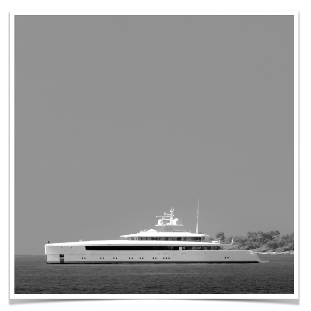 Najiba.

08 May 2024 / Motor Yacht Najiba(58m) by @feadship 

#najiba #superyacht #yacht #juanlespins #antibes #cotedazur #photography #lifestyle #design #ocean #sea #travel #blackandwhite #beach #hotel #cannes #frenchriviera #sailing #bellesrives #b