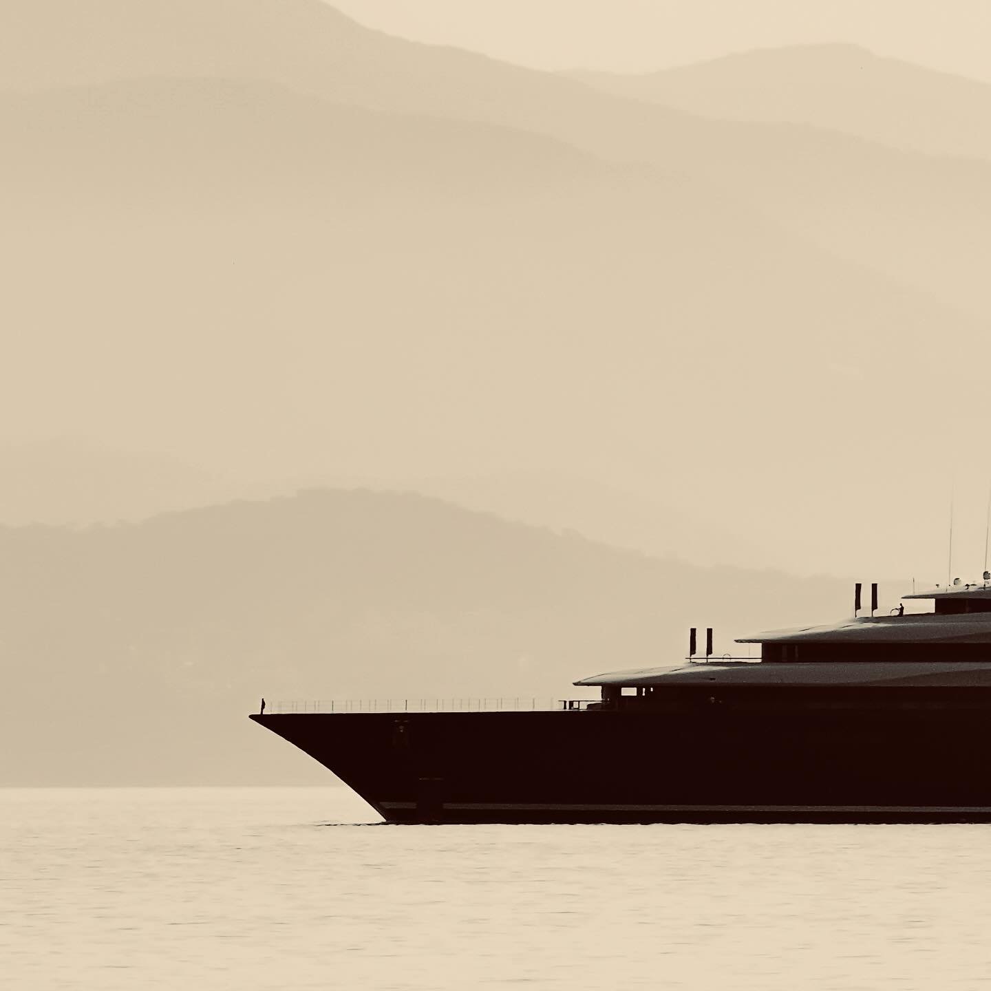Breakthrough.

23 June 2025 / Motor Yacht Breakthrough(118.8m) by @feadship 

#breakthrough #sunrise #sunset #hydrogen #beach #superyacht #yacht #antibes #juanlespins #cotedazur #sun #photography #design #ocean #sea #luxury #luxurylifestyle #photo #p