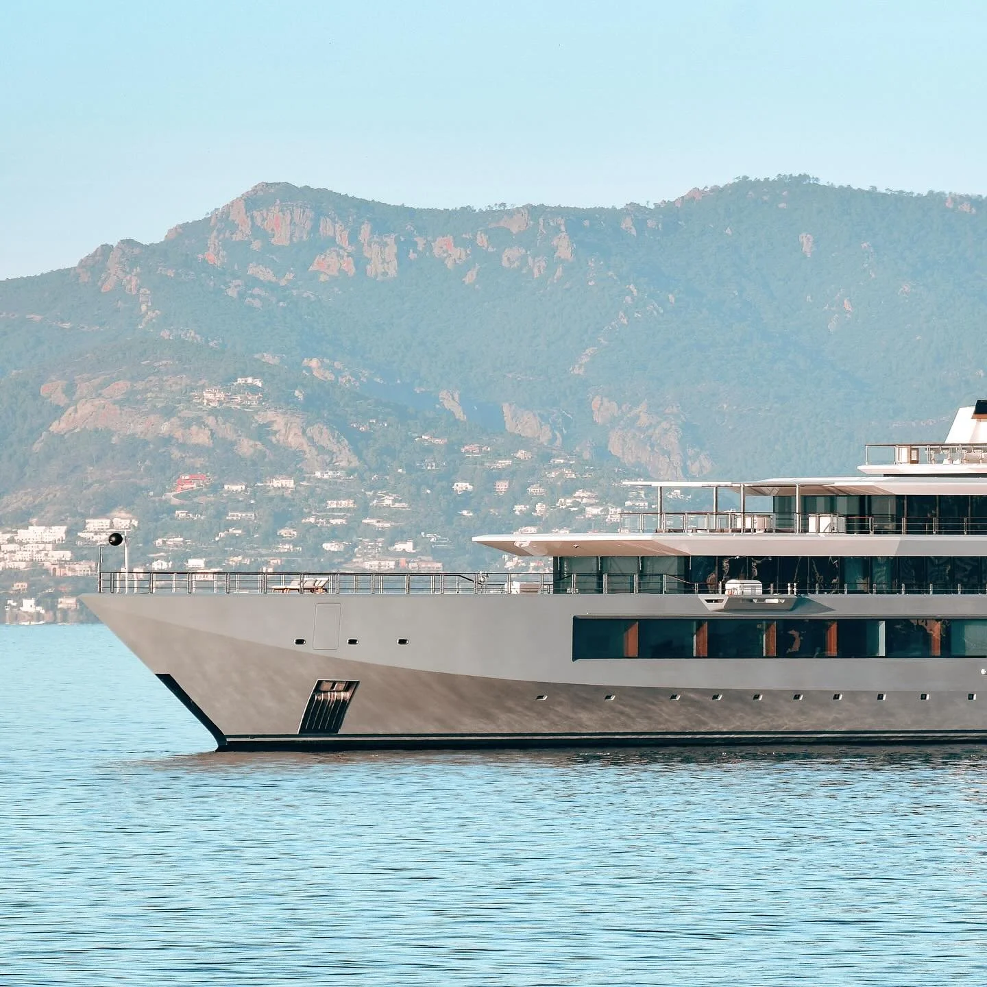 Seven Seas.

07 October 2025 / Motor Yacht Seven Seas(109m) by @oceancoyacht 

#sevenseas #sunrise #sunset #antibes #coffee #cafe #beach #superyacht #yacht #juanlespins #cotedazur #sun #photography #design #ocean #sea #luxury #luxurylifestyle #photo 