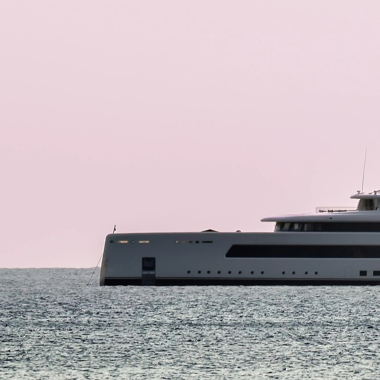 Sibelle.

15 October 2025 / Motor Yacht Sibelle(67.40m) by @feadship 

#sibelle #sunset #antibes #cannes #beach #superyacht #yacht #juanlespins #cotedazur #sun #photography #design #ocean #sea #luxury #luxurylifestyle #photo #travel #summer #frenchri