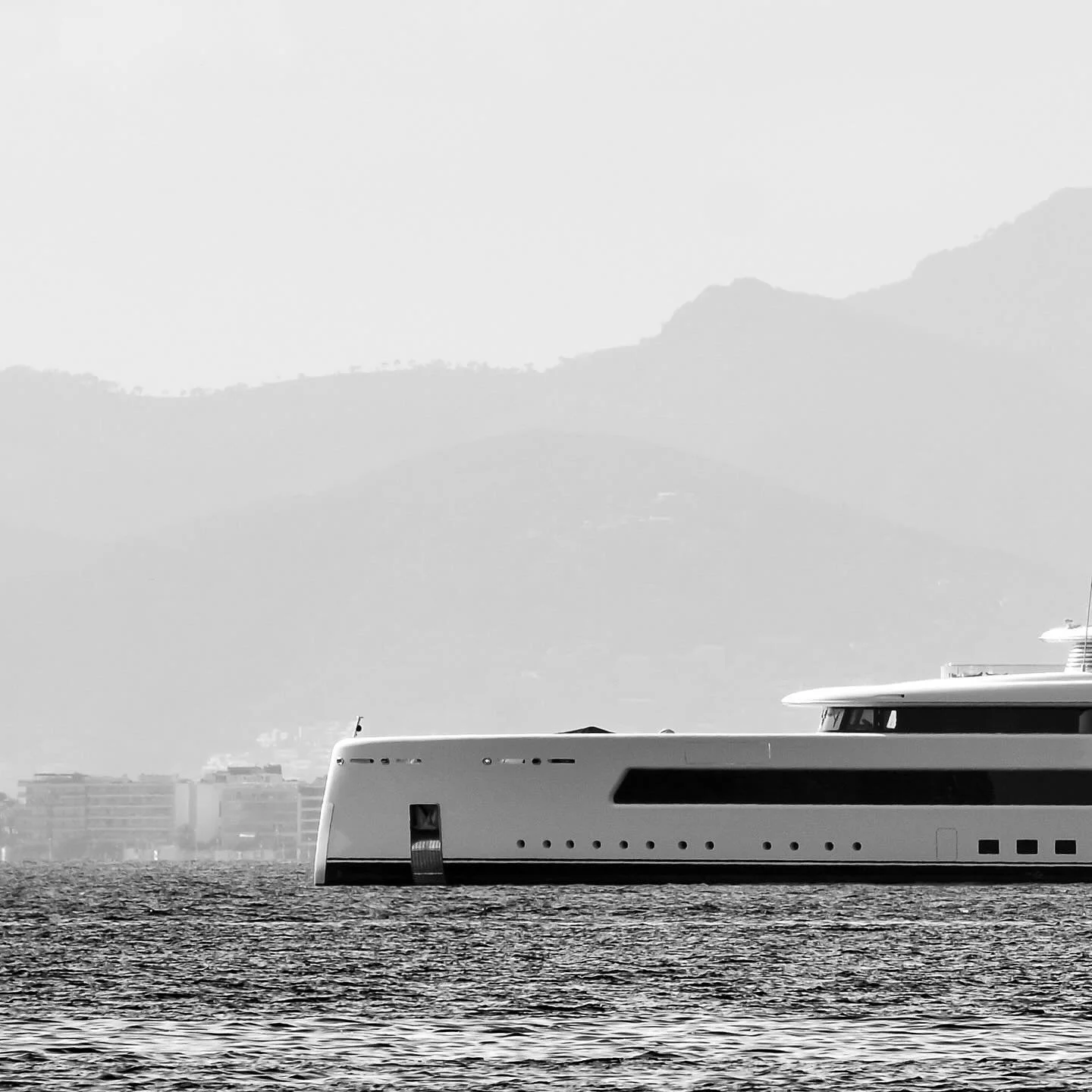 Sibelle x Cannes.

16 October 2025 / Motor Yacht Sibelle(67.40m) by @feadship 

#sibelle #sunset #antibes #cannes #beach #superyacht #yacht #juanlespins #cotedazur #sun #photography #design #ocean #sea #luxury #luxurylifestyle #photo #travel #summer 