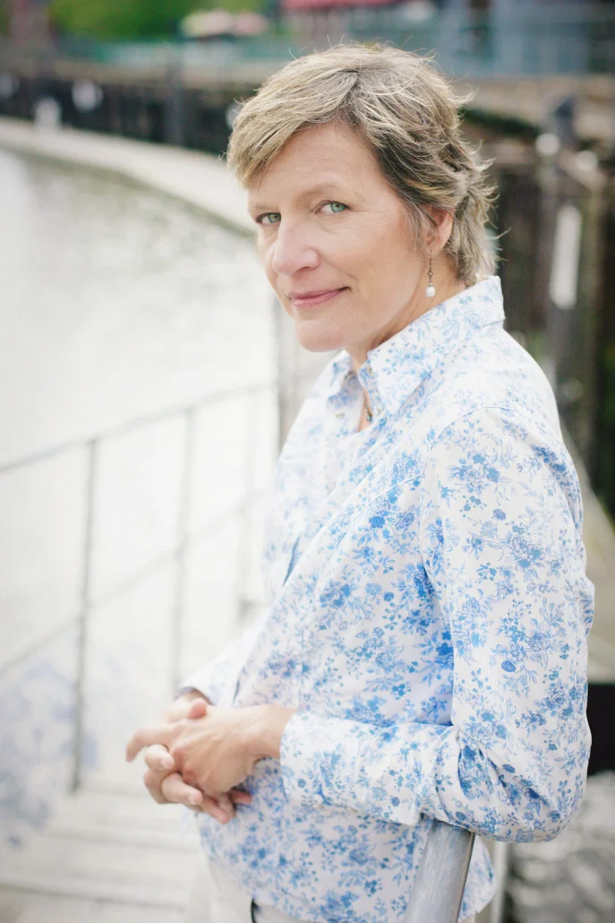 flowered-shirt.face-camera-687x1030.jpg