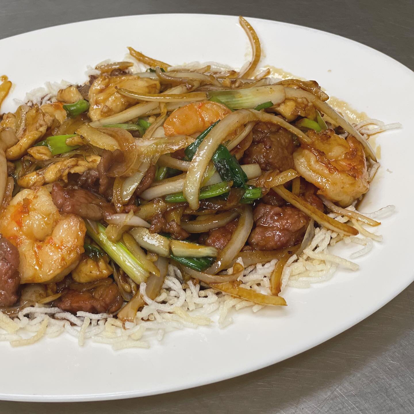 Can&rsquo;t decide on your favorite Mongolian dish? Have all three with our Triple Mongolian featuring shrimp, beef &amp; chicken! 🥢✨ #houseoflumarietta #mariettasquare