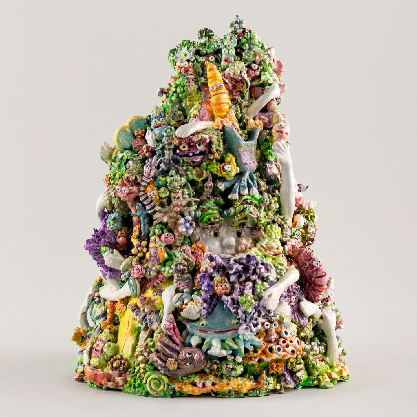 The mastermind behind the wild works featured in our current show, 𝙔𝙤𝙪&rsquo;𝙧𝙚 𝘼𝙣 𝘼𝙣𝙞𝙢𝙖𝙡, is also going to be behind the gallery desk today (Saturday, 4/11)! Stop in from 11-3 to say hello to the best possible gallery sitter @jennifer.m