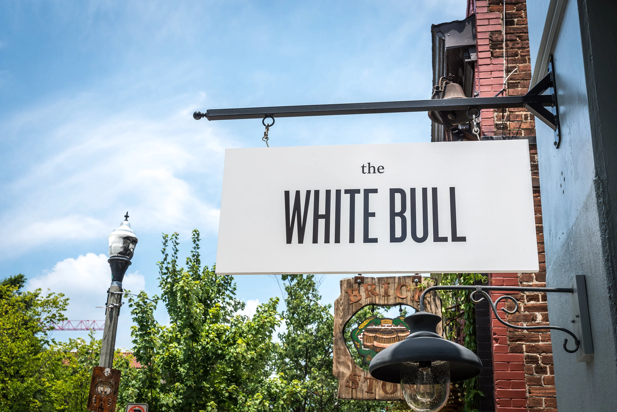 WHITE_BULL_NF_818_1013.jpg