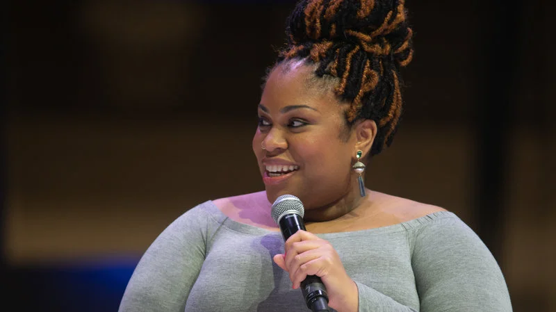 angie c thomas net worth - Ilustrasi 3
