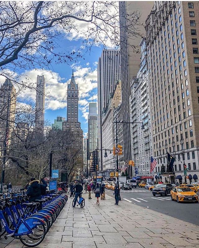 commuting to work this morning? Download Our app and get to where you need to in New York style. Link in our bio 👉 @waavenyc [ pic by @pictures_of_newyork ]