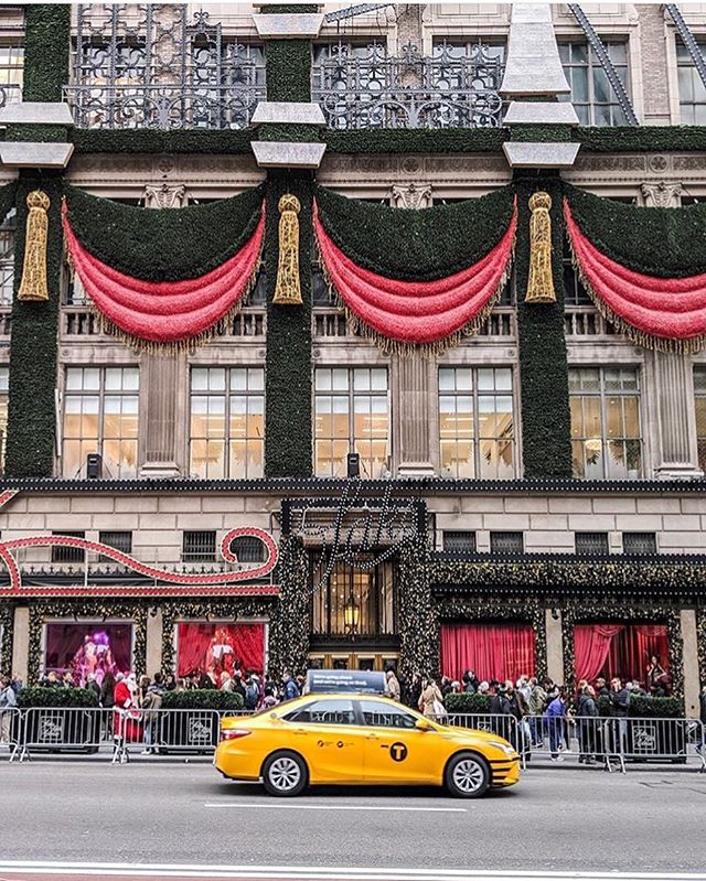 Riding in New York style during Christmas time. 📸 @maddietsang