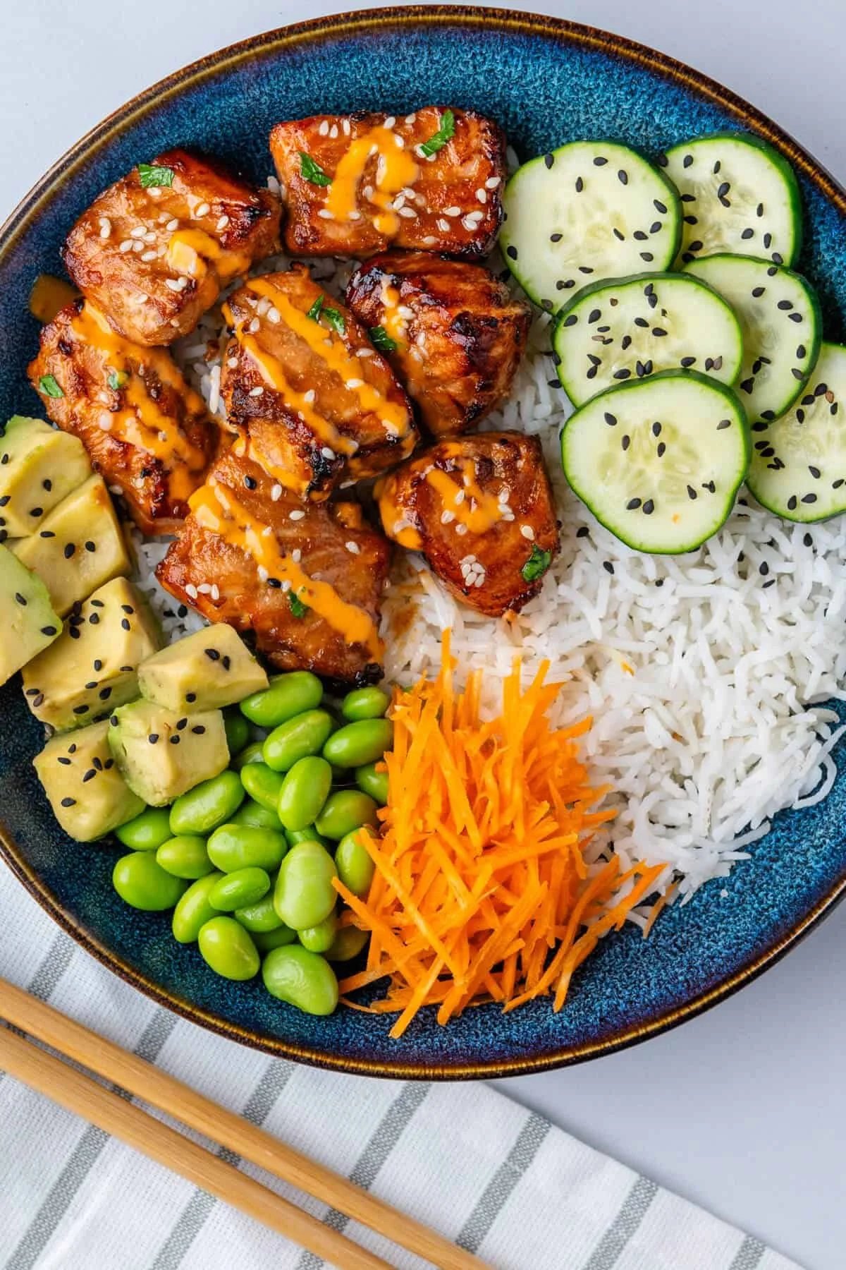 CREAMY SPICY SALMON BOWL