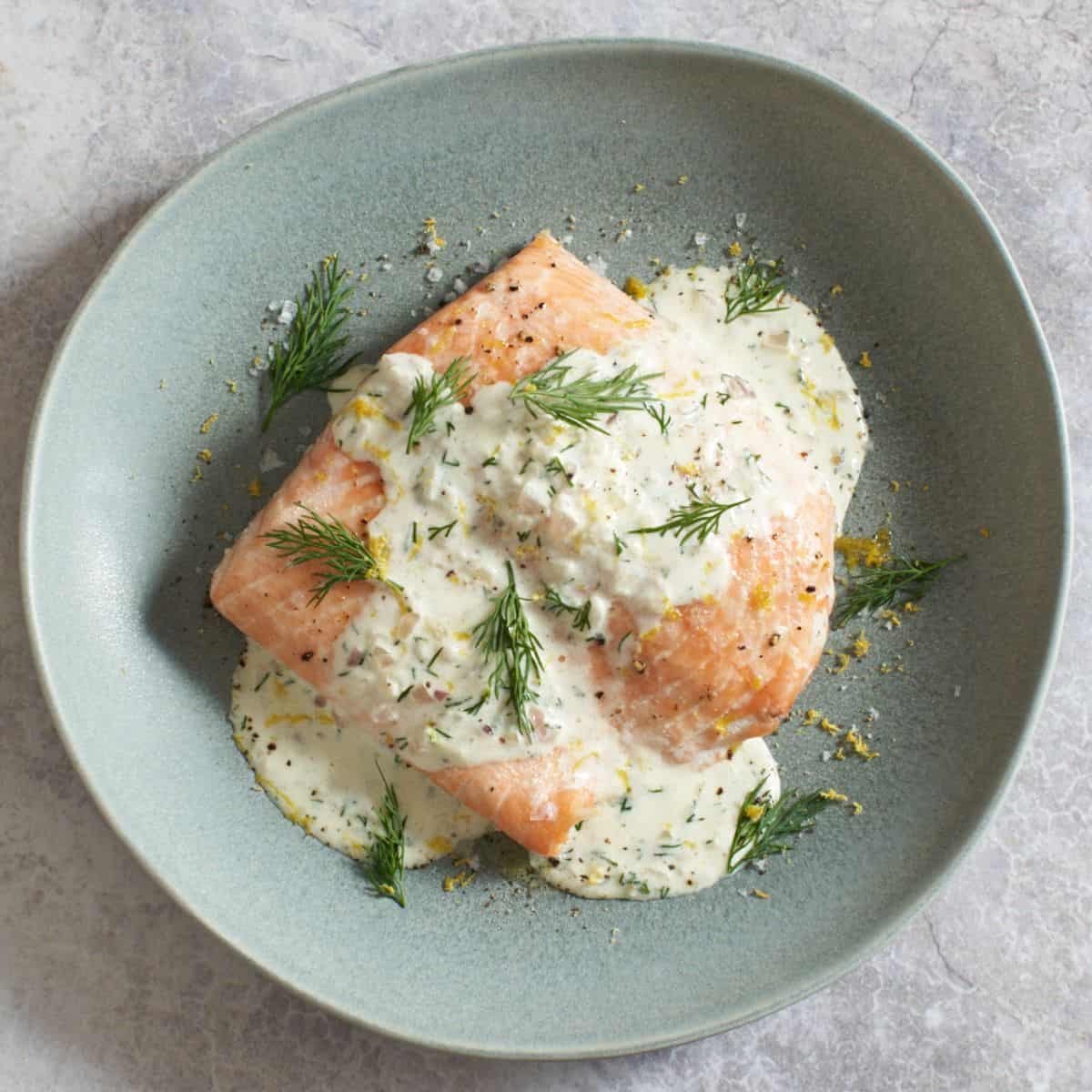 GARLIC SALMON WITH CREAMY DILL SAUCE
