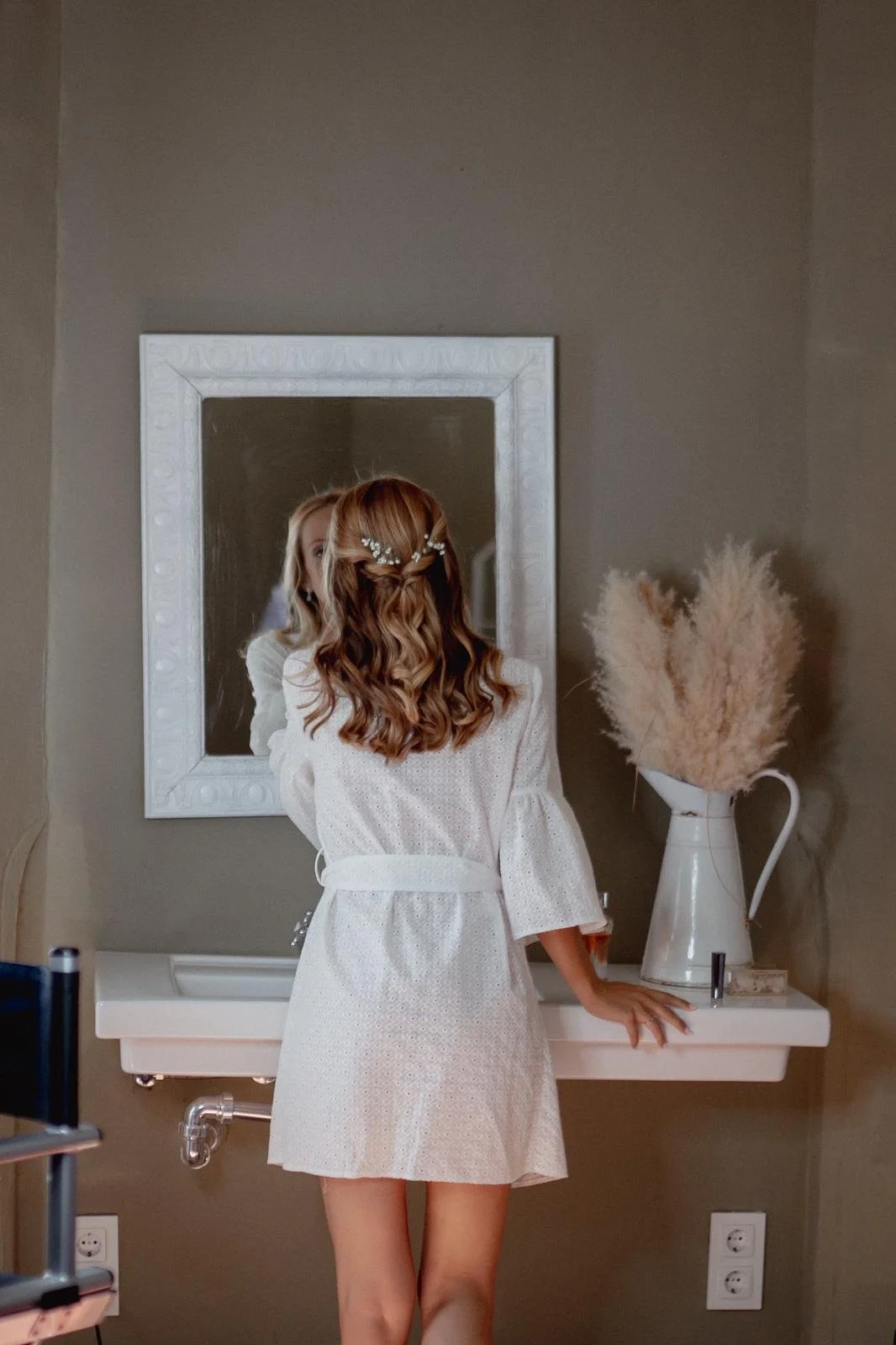 BATA NOVIA VOLANTES DE ALGODÓN BORDADO PERFORADO