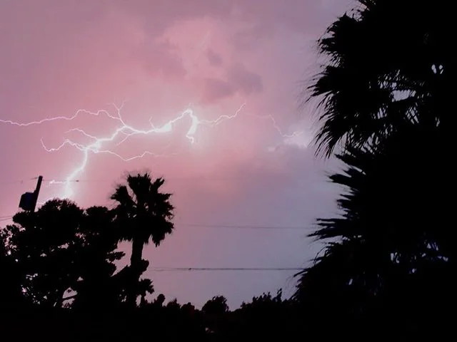 Summer Lightning in the Vegas frying pan.
#vegas #summertime #stopandsmellthelightning #dtlv #artsdistrict #midcenturymod