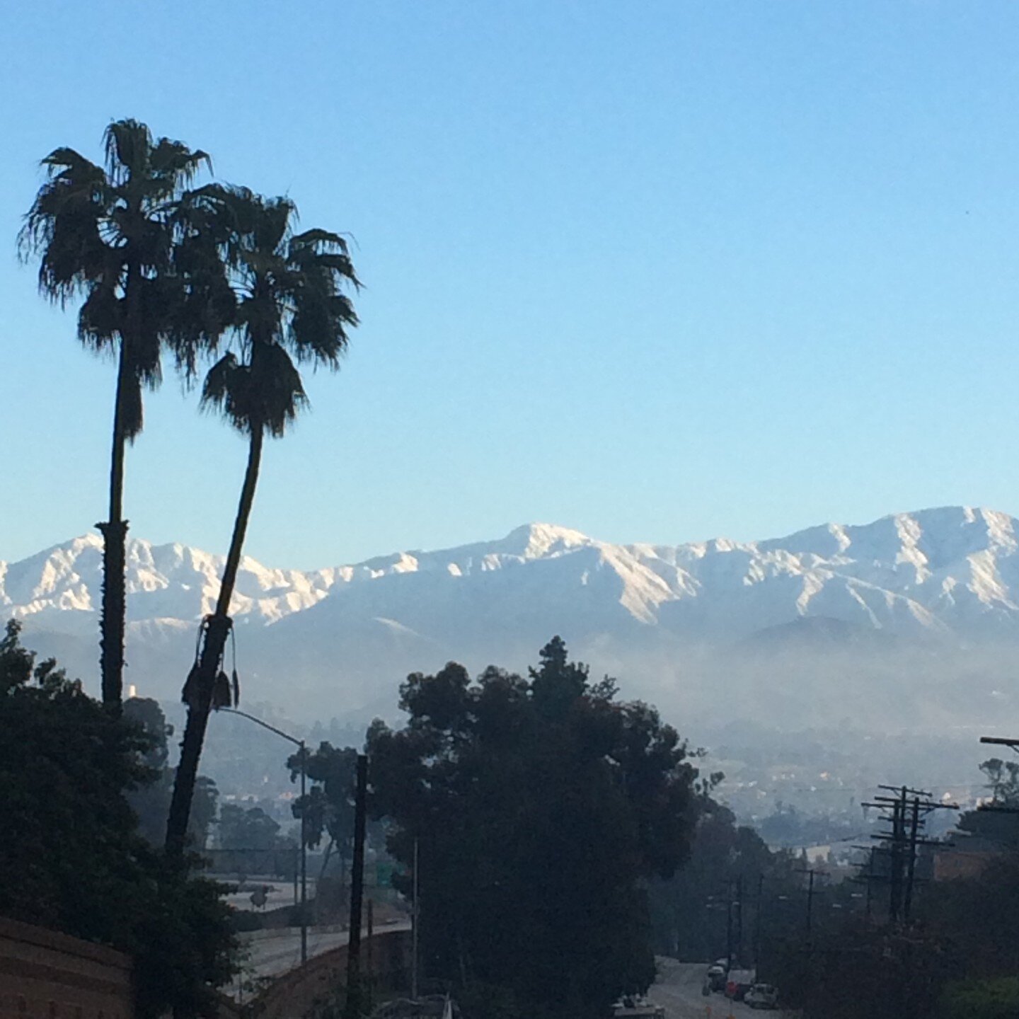 I really do enjoy waking up to this.

#snowinla