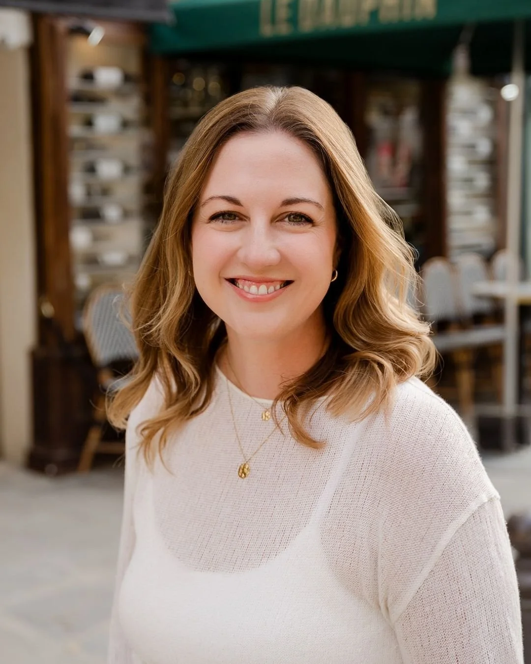 Headshot of Claire, American living in Paris