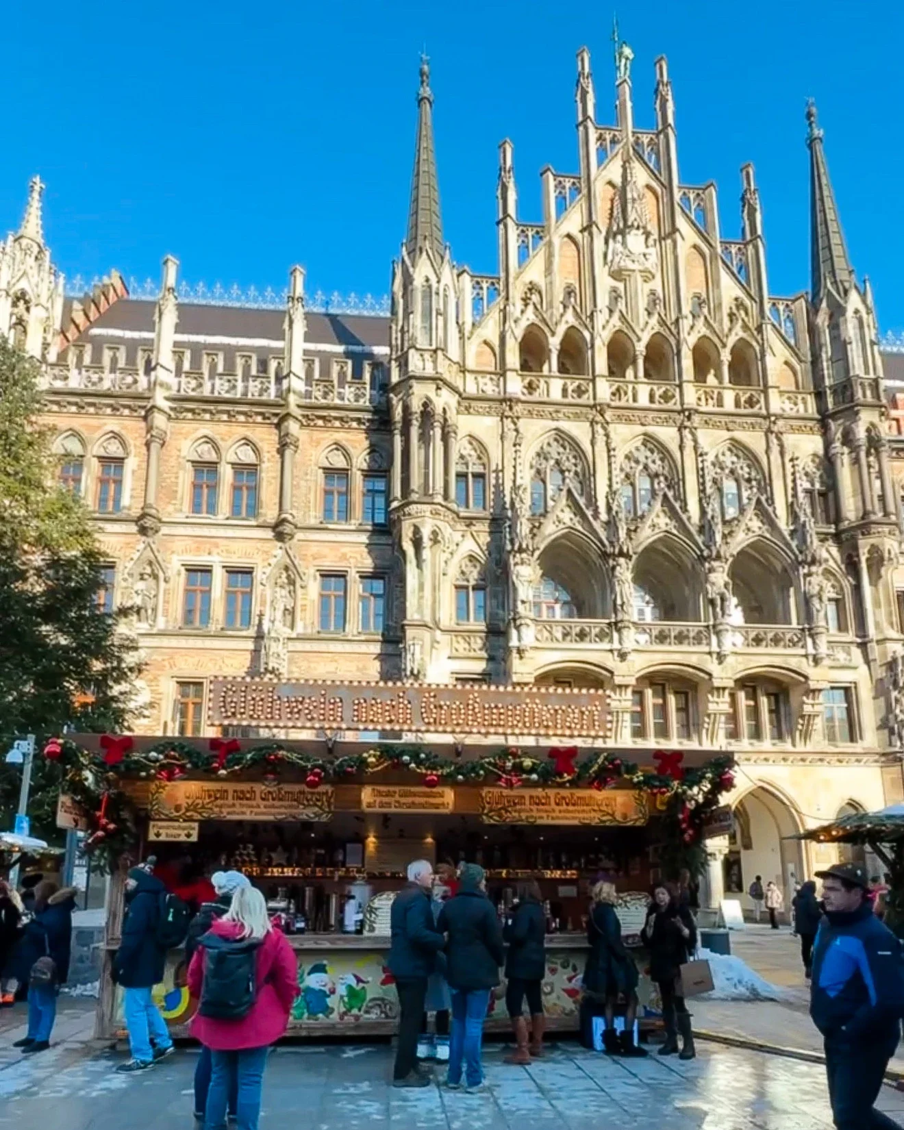 Glühwein stand at the Marienplatz Christmas market in Munich, Germany