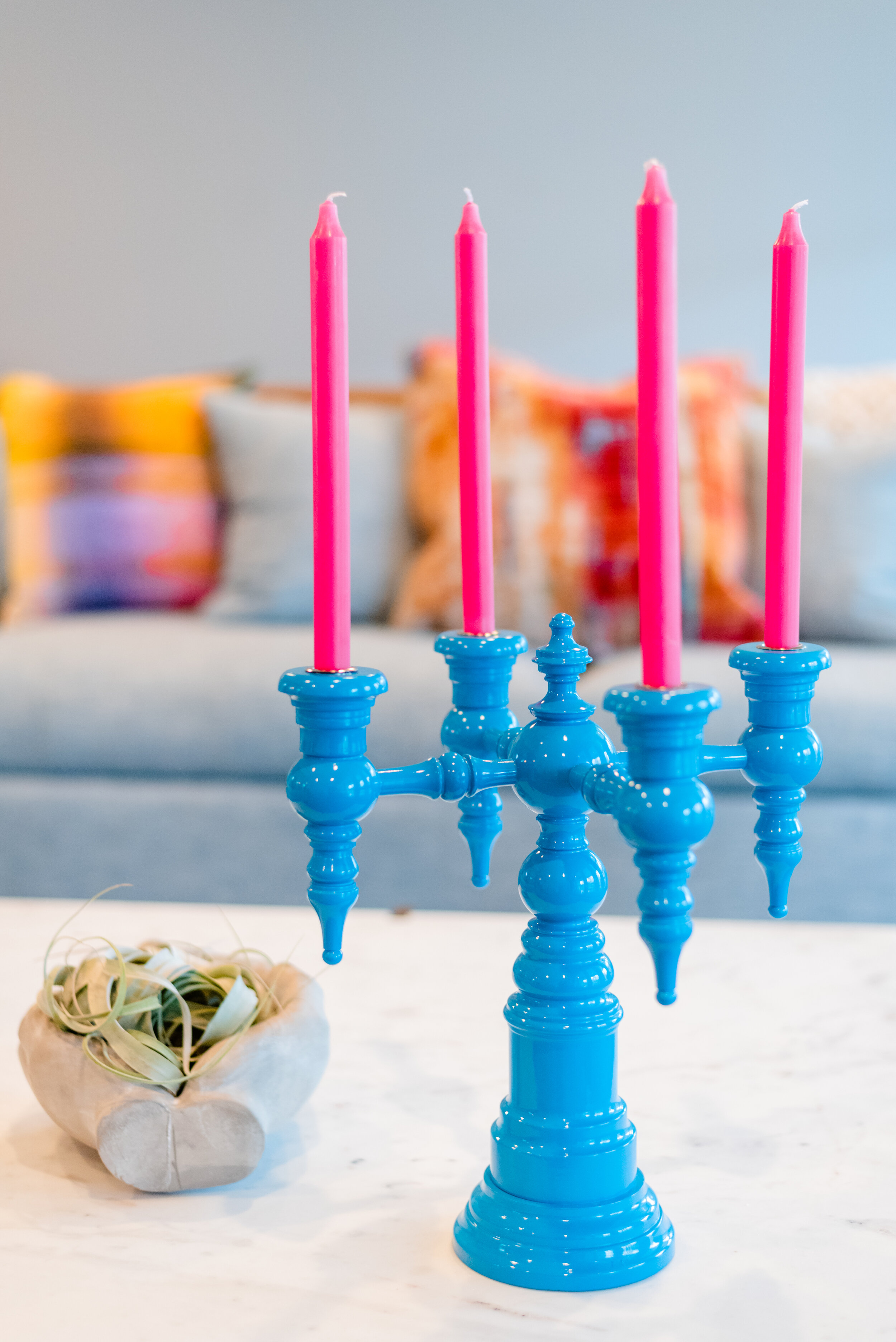 Dwell-Chic-Colorful-Living-Room-Candleabra.jpg
