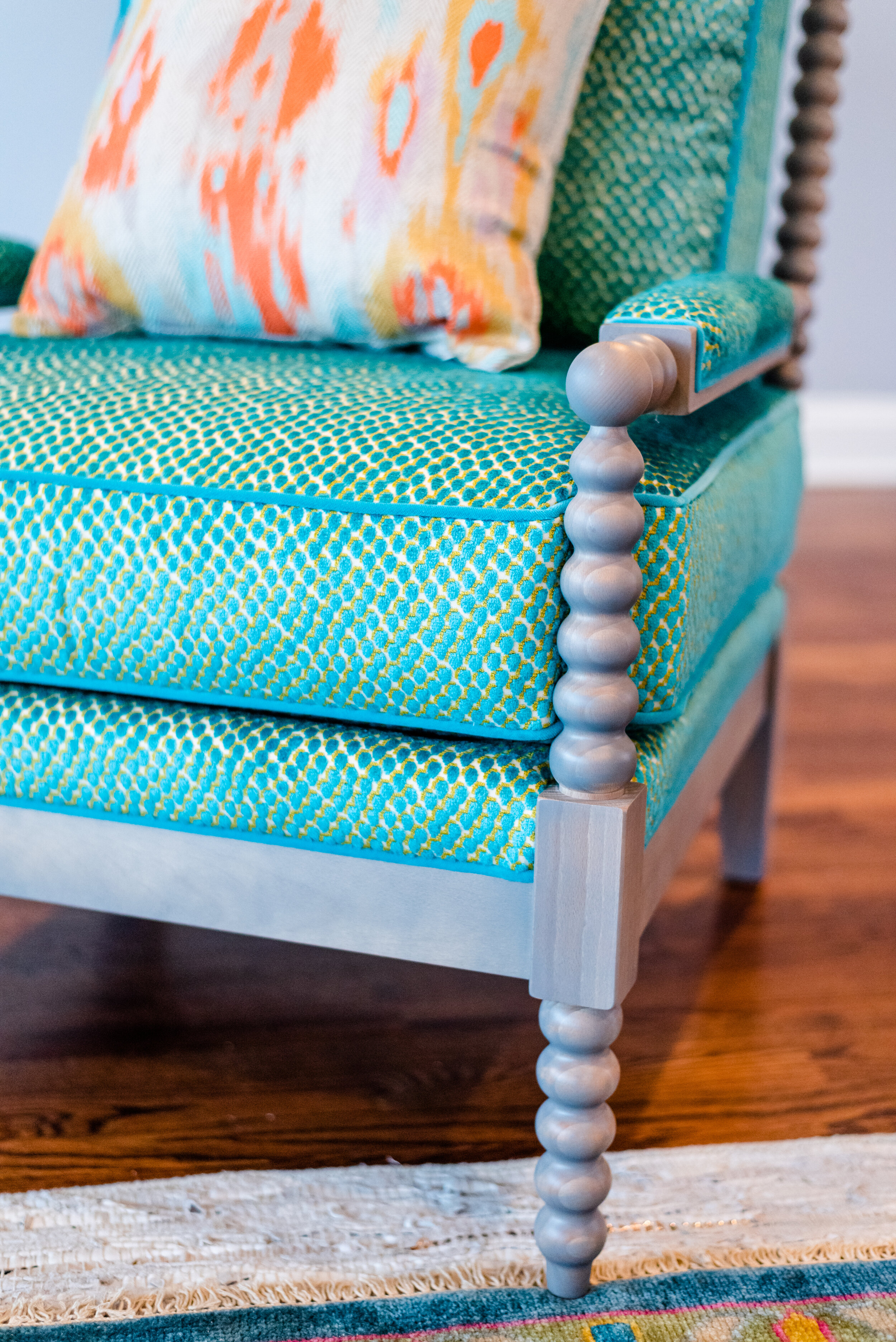 Dwell-Chic-Colorful-Living-Room-Spindle-Chair-Detail.jpg