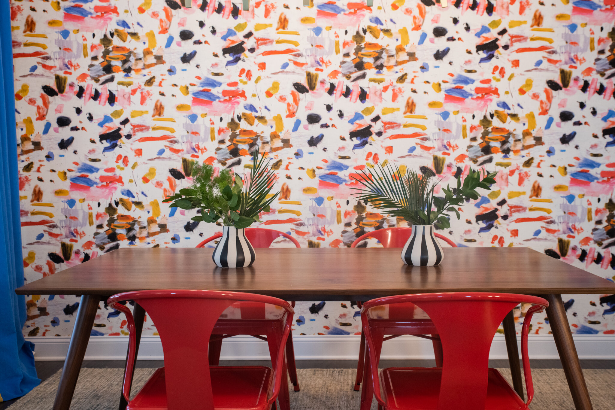 Dwell-Chic-Cool-Transitional-Home-Colorful-Dining-Room-Table-Closeup.jpg