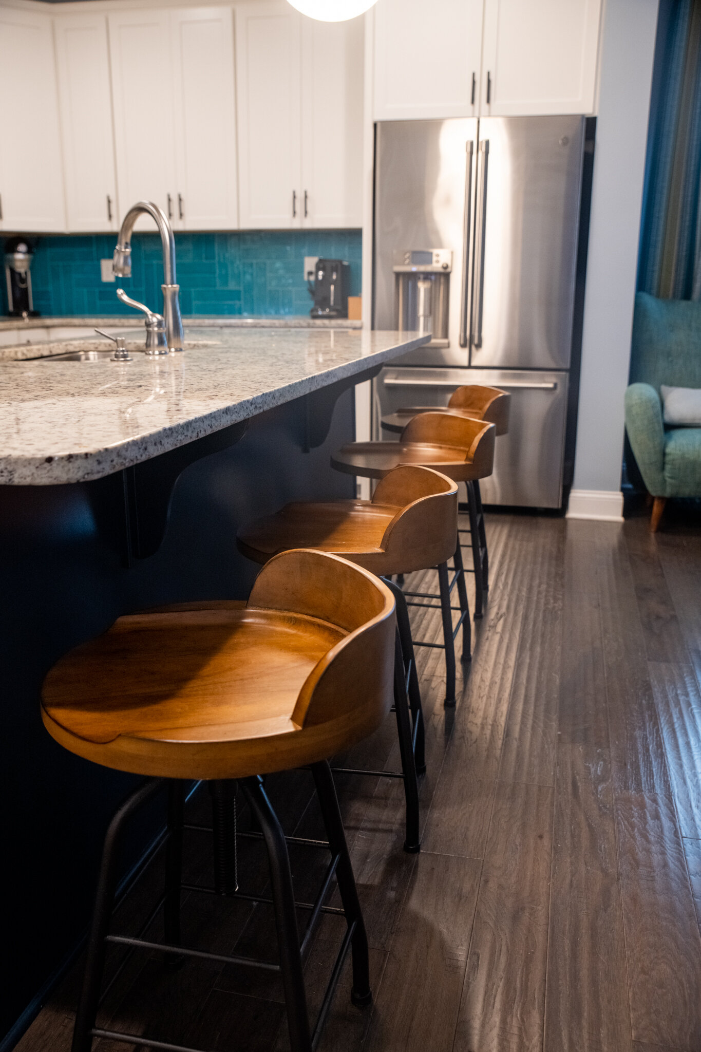Dwell-Chic-Cool-Transitional-Home-Kitchen-Modern-Barstools-Detail.jpg