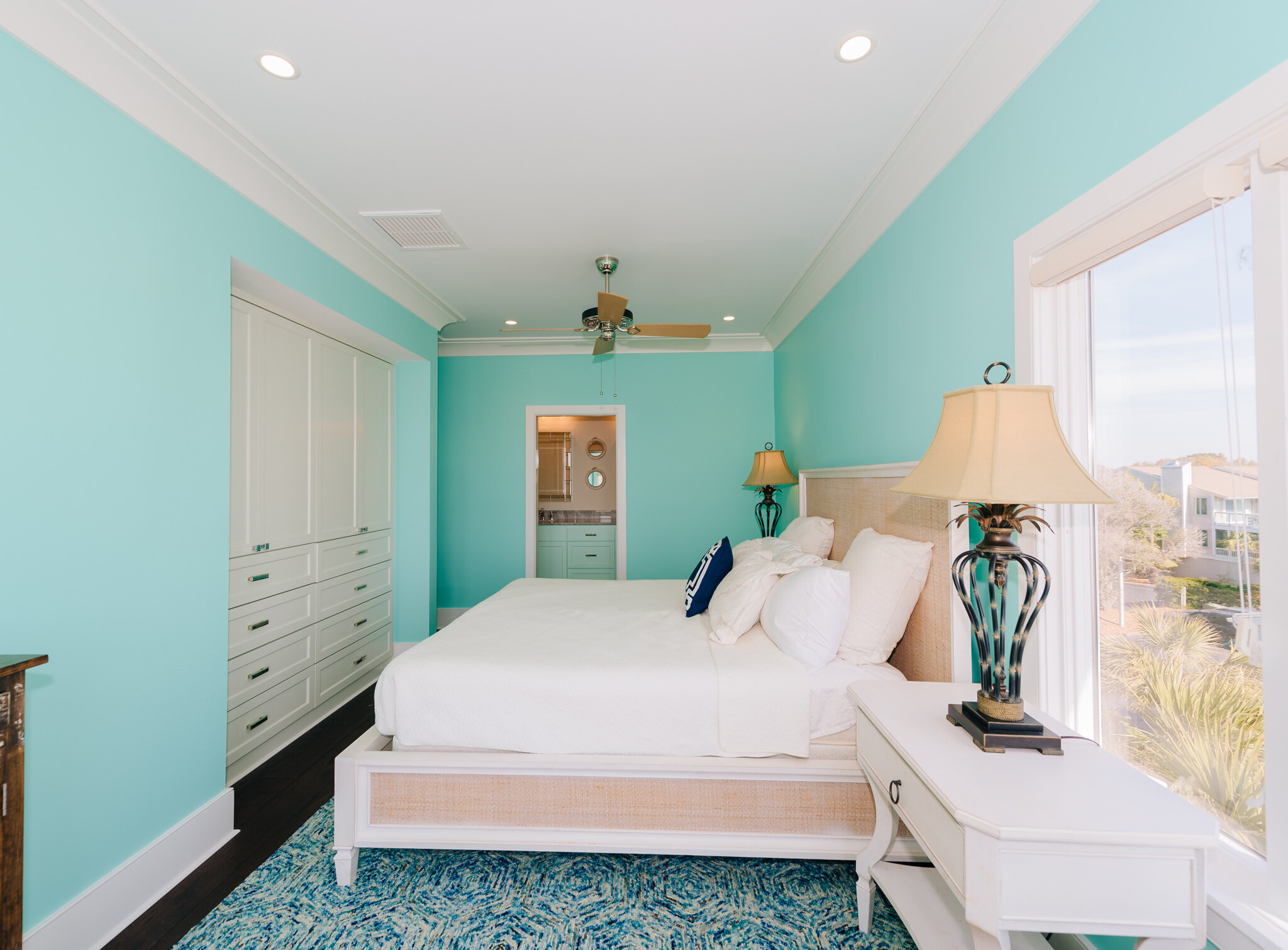 Dwell-Chic-Bright-Coastal-Home-Aqua-Bedroom.jpg