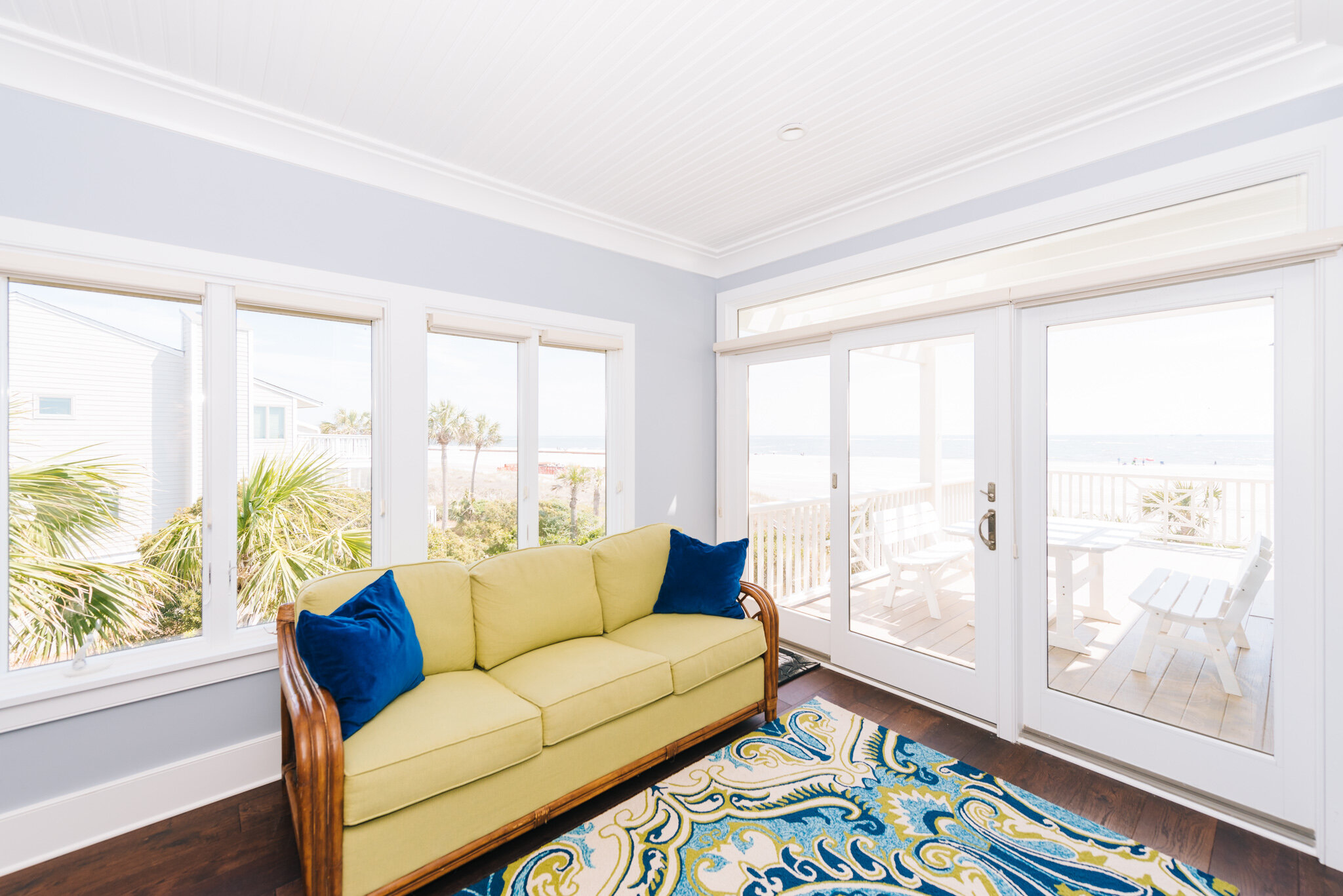 Dwell-Chic-Bright-Coastal-Home-Sun-Room-Overall.jpg