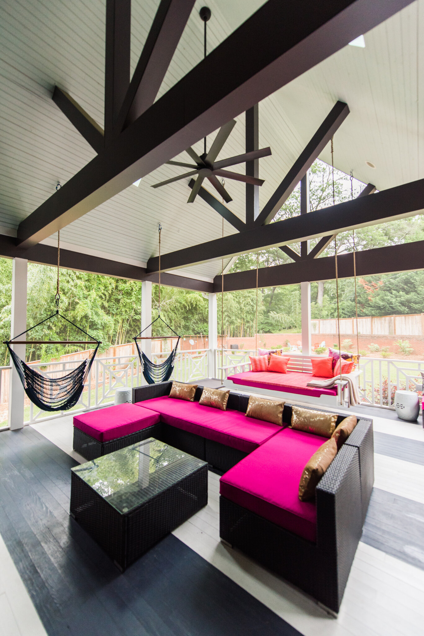 Dwell-Chic-Contemporary-Vibrant-Outdoor-Porch-Outdoor-Sofa.jpg