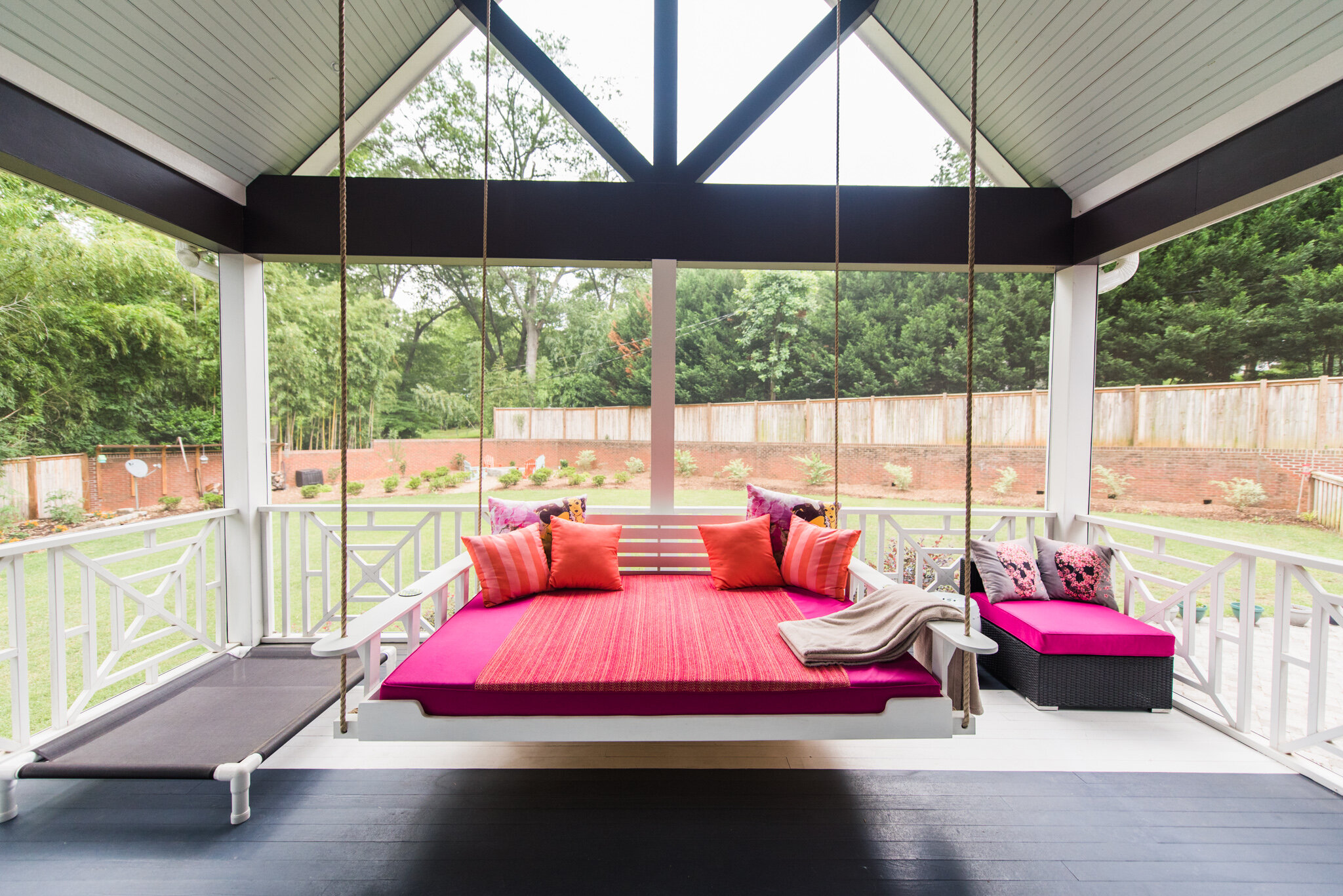 Dwell-Chic-Contemporary-Vibrant-Outdoor-Porch-Swing-And-Seat.jpg