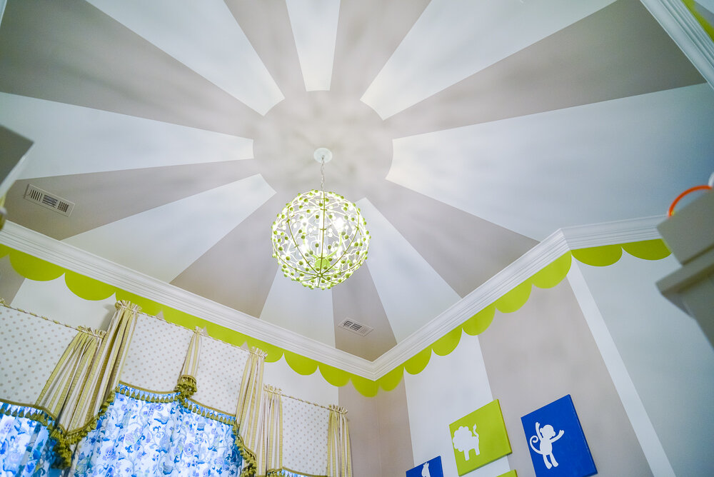 Dwell-Chic-Playful-Circus-Nursery-Ceiling-With-Light-Fixture.jpg