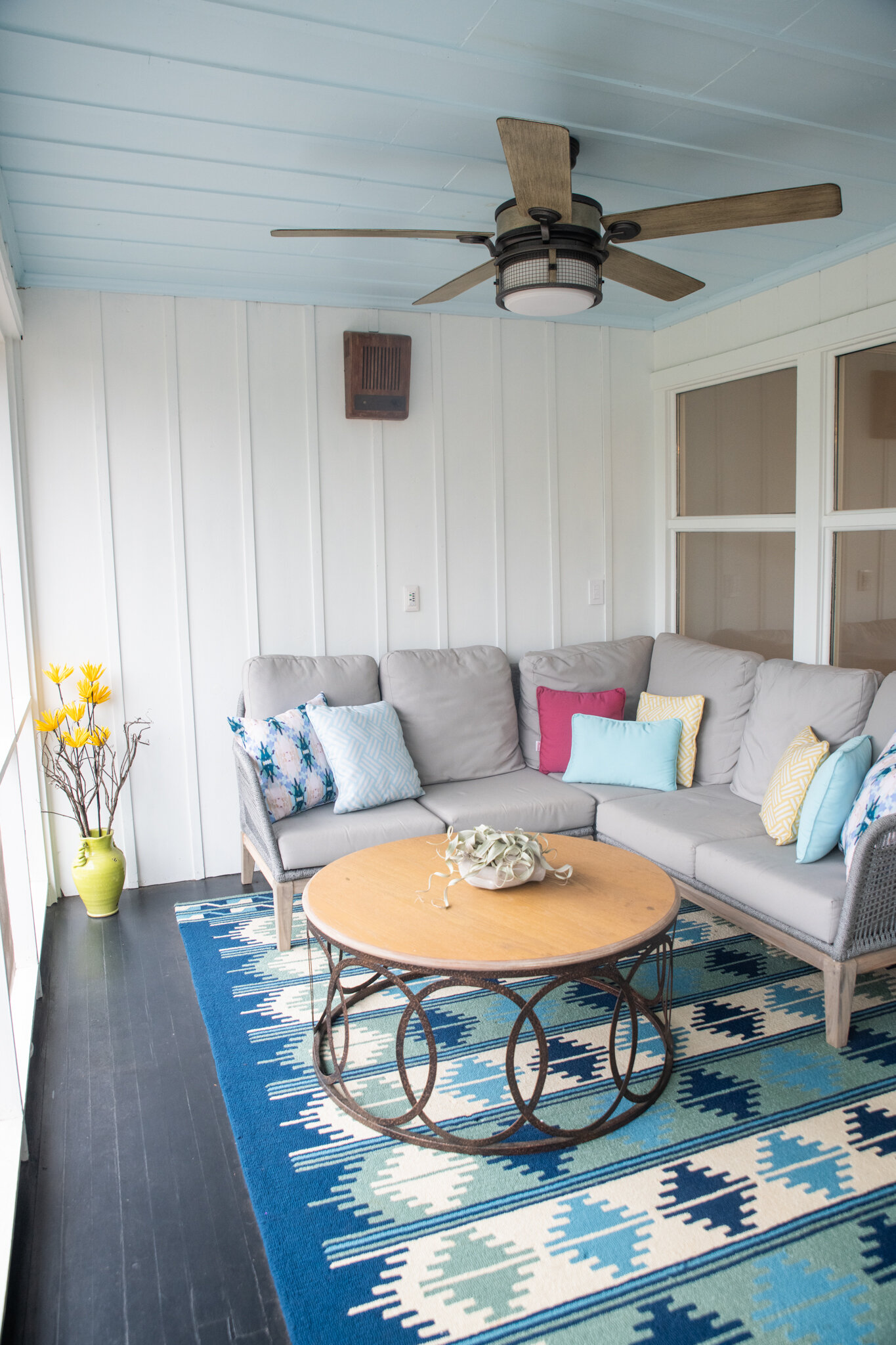 Dwell-Chic-Colorful-Coastal-Porch-Outdoor-Sitting-Area.jpg