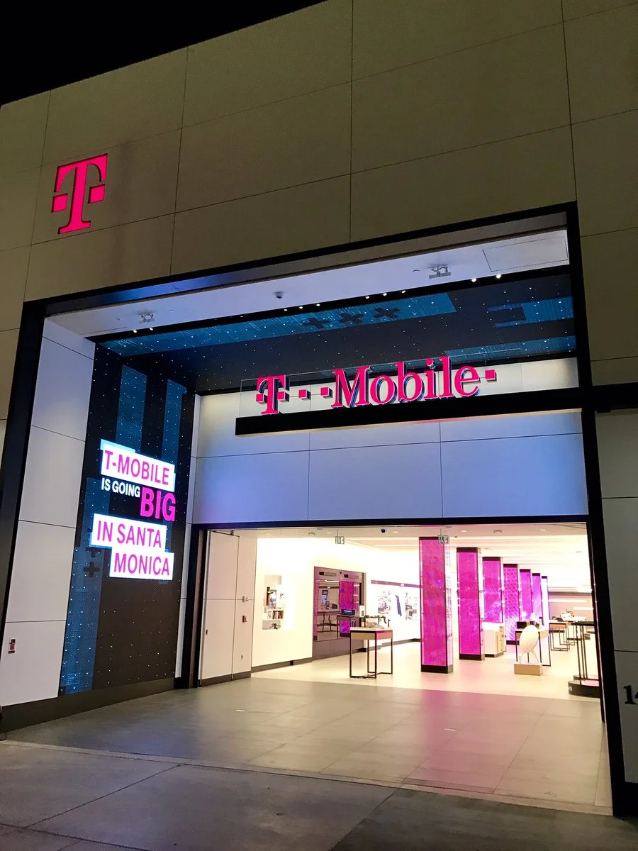 TRANSPARENT_PANELS_CUSTOMIZED_TMOBILE_SANTAMONICA.jpg