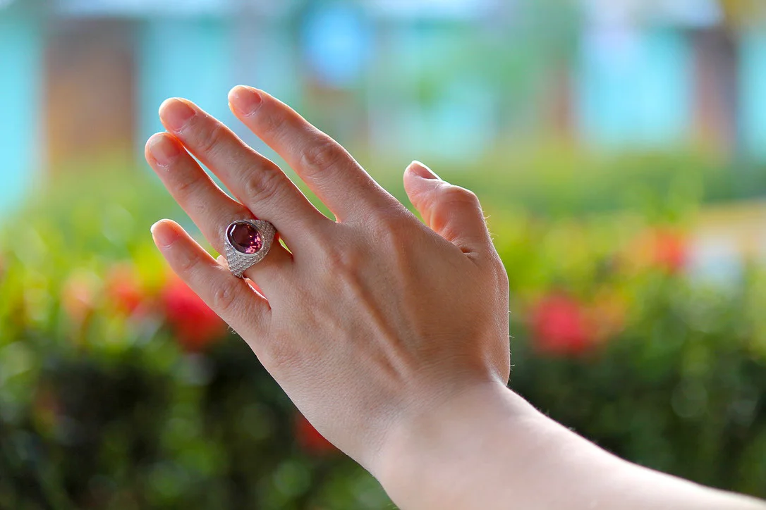 Men's Oval Cut Zultanite Ring, 6 TCW 