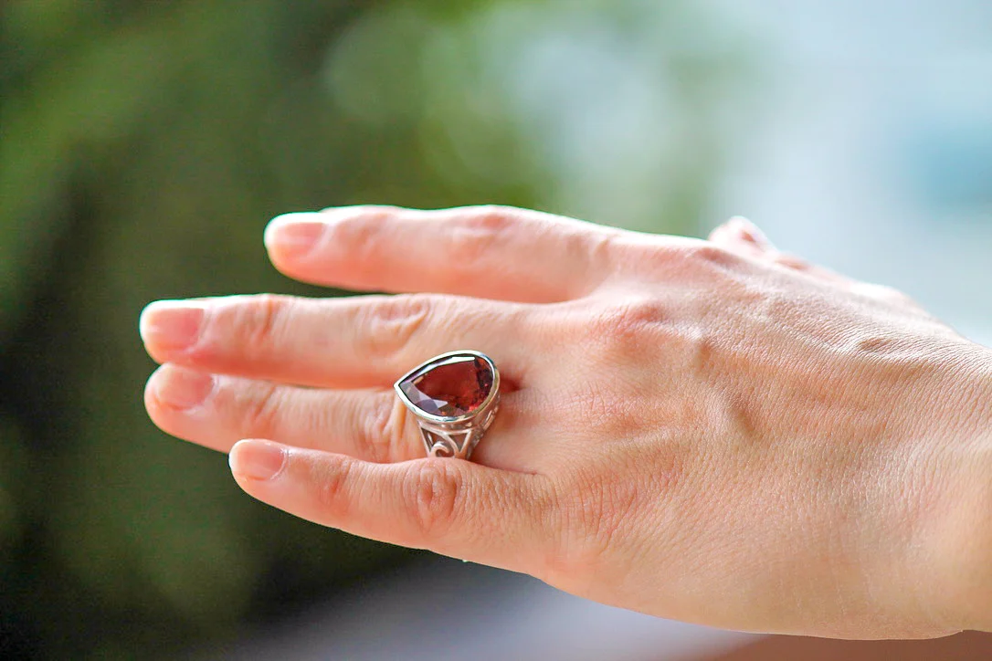 Pear Cut Vine Band Setting Design Zultanite Ring, 16.19 TCW 