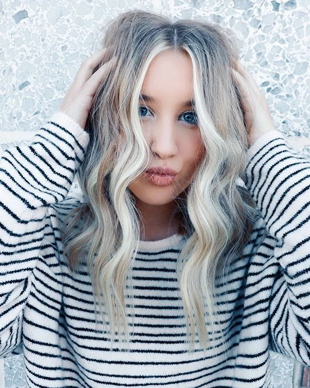 Smooches 💋 || brightened up the face frame || toned to perfection || chopped some off for a big change 🔥 next year is booking fast so text me to schedule an appointment ||