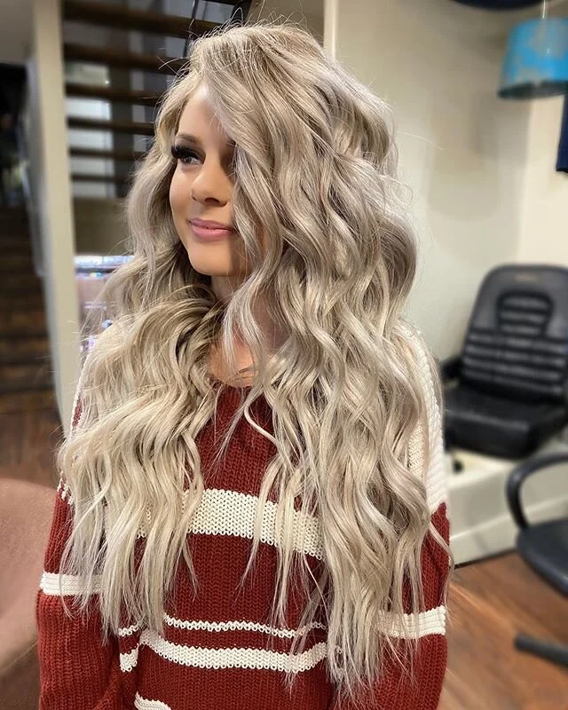💣 BOMBSHELL ❤️ loooooved doing this transformation on @ryleigh_michelle44 and making her love her new hair 😍 22&rdquo; wefts custom installed by yours truly