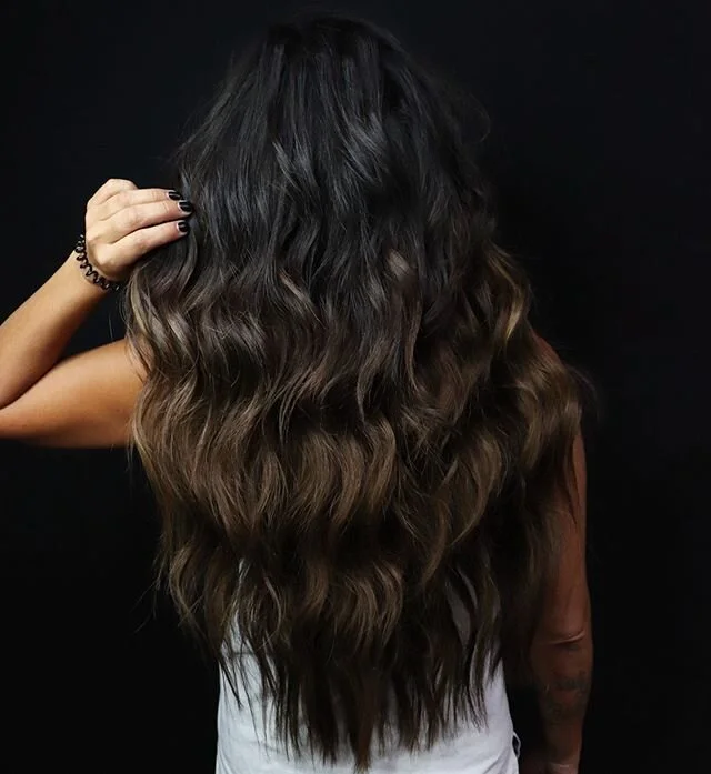 That one time me and @amanda_victoria_xo decided she needed 3 full rows of @covetandmane 22&rdquo; extensions and she almost had a heat stroke while we were in Scottsdale in early September. 😅😂😂💕 #allllllthehair