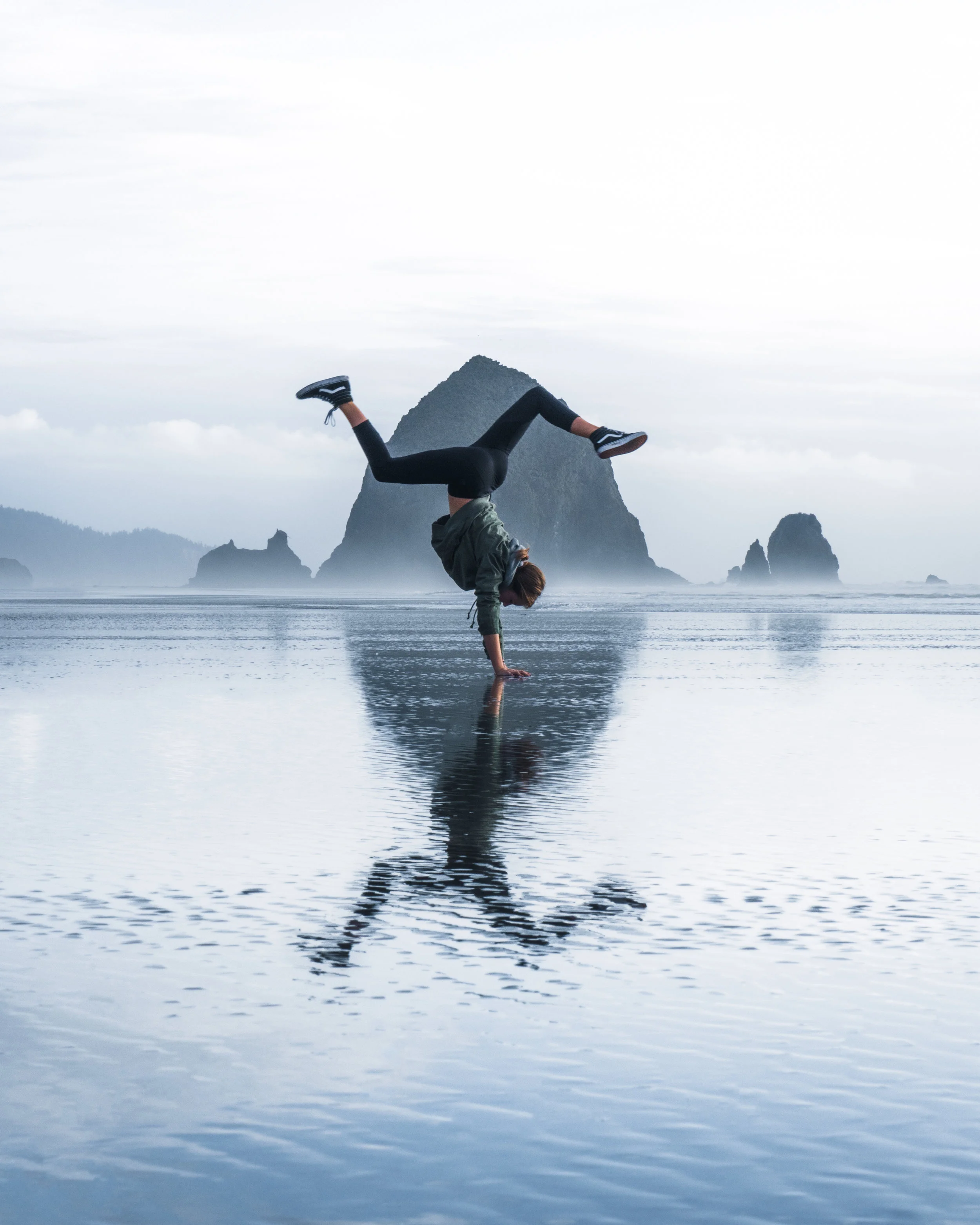 laura handstand-8.jpg