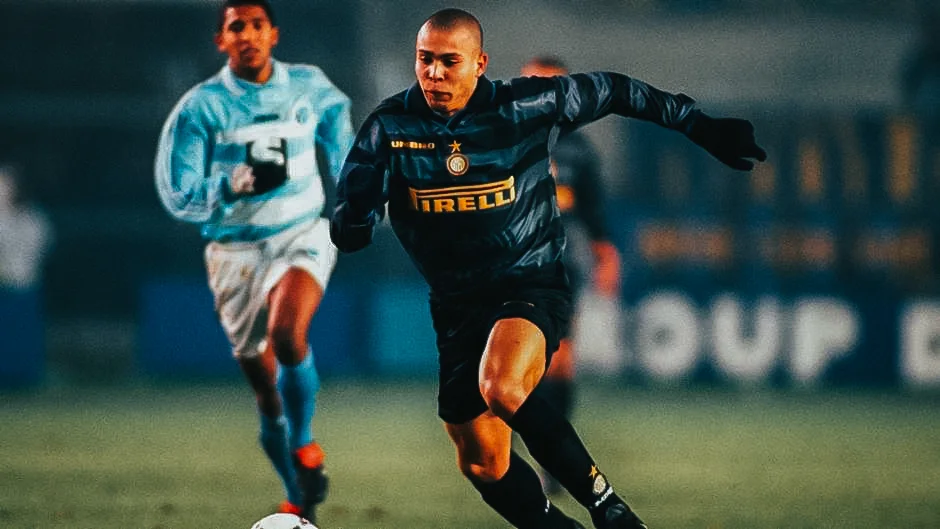 Ronaldo in actie in het shirt van Inter