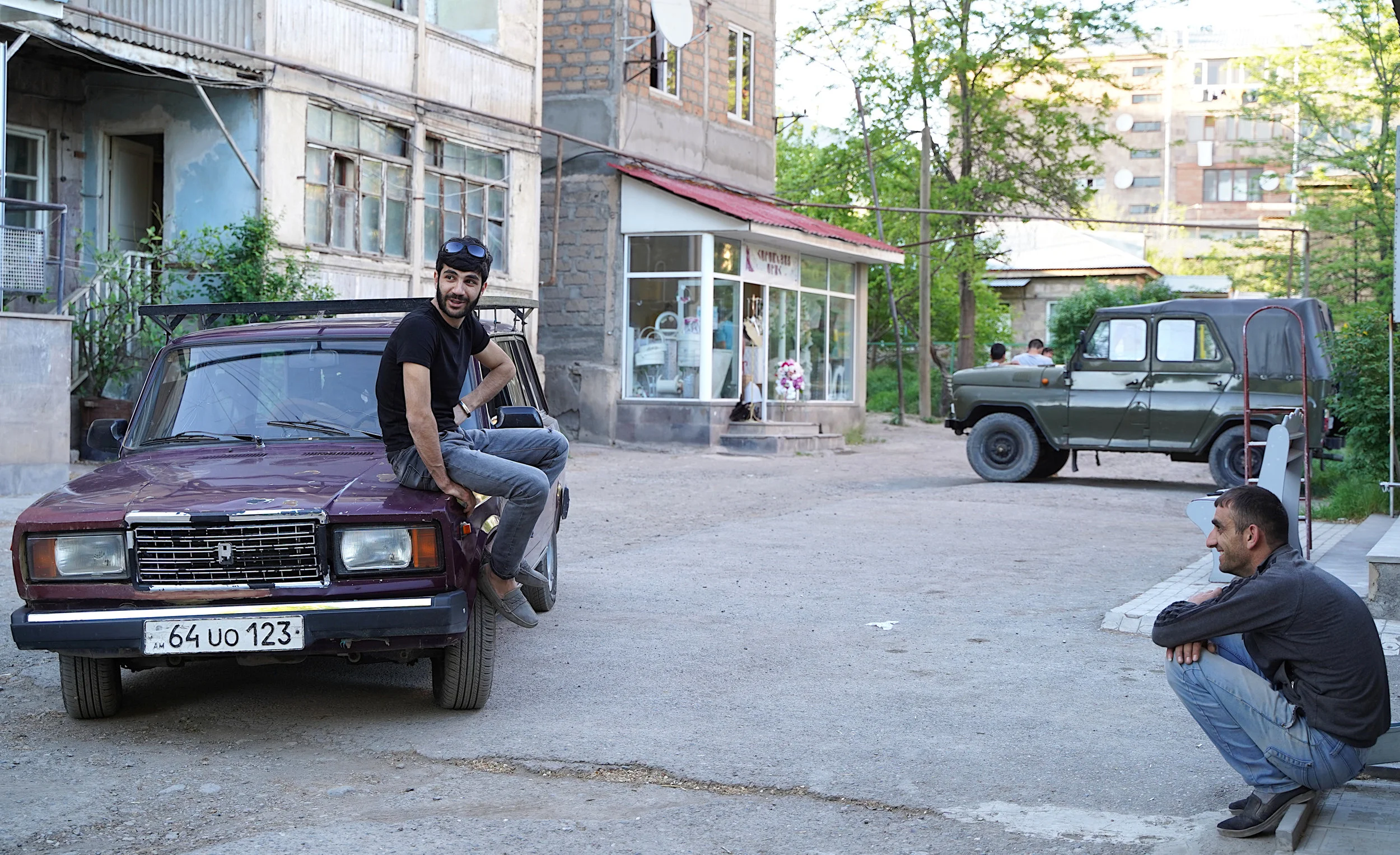 Man_on_the_Lada.JPG