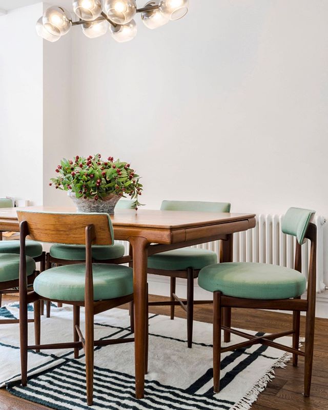 V happy with the vintage dining table and chairs (which our super star upholsterer worked their magic on), in this project ✨ purchased from @vinterioruk .
.
.
.
.
#upholstering #vintage #diningtable #diningchair #dining #familyhome #interiordesign #r