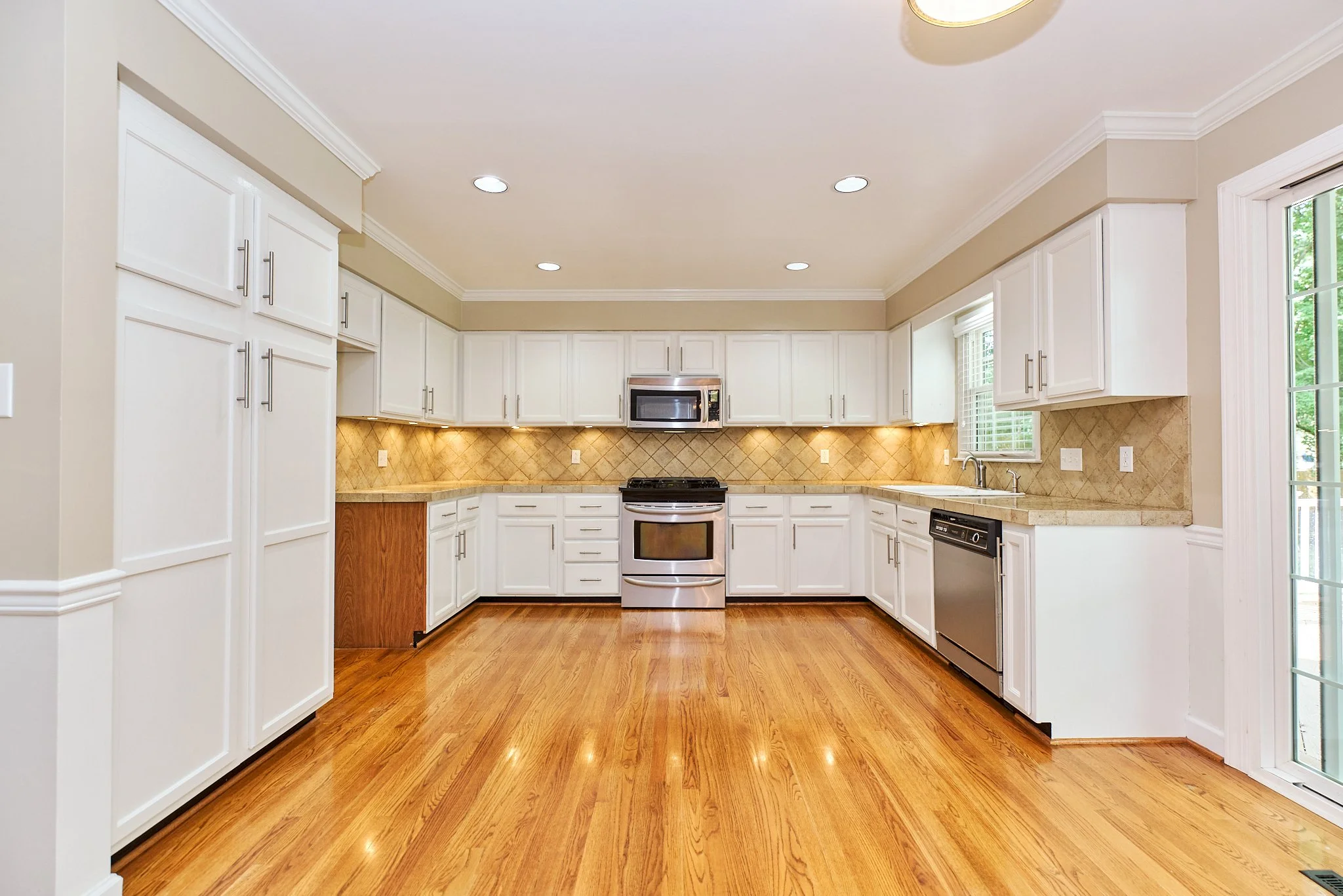 206 Aspen Ave Web 017.jpg