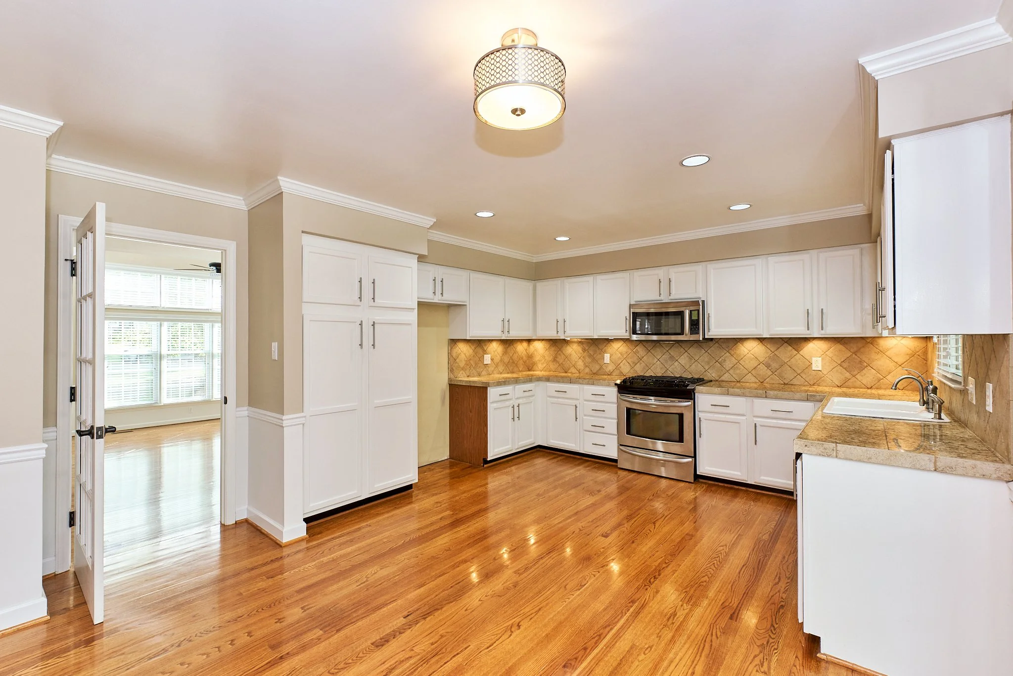 206 Aspen Ave Web 018.jpg