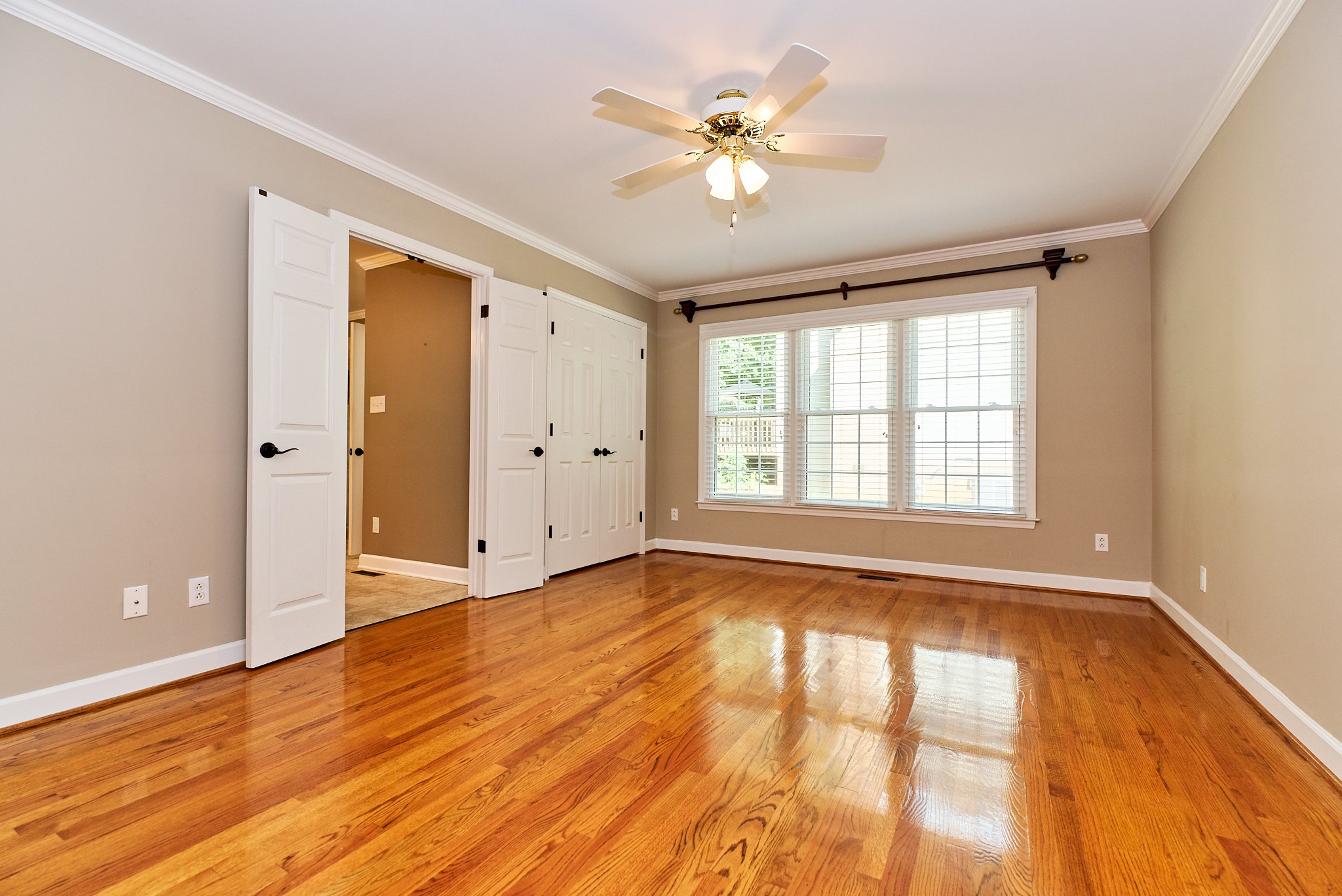 206 Aspen Ave Web 023.jpg