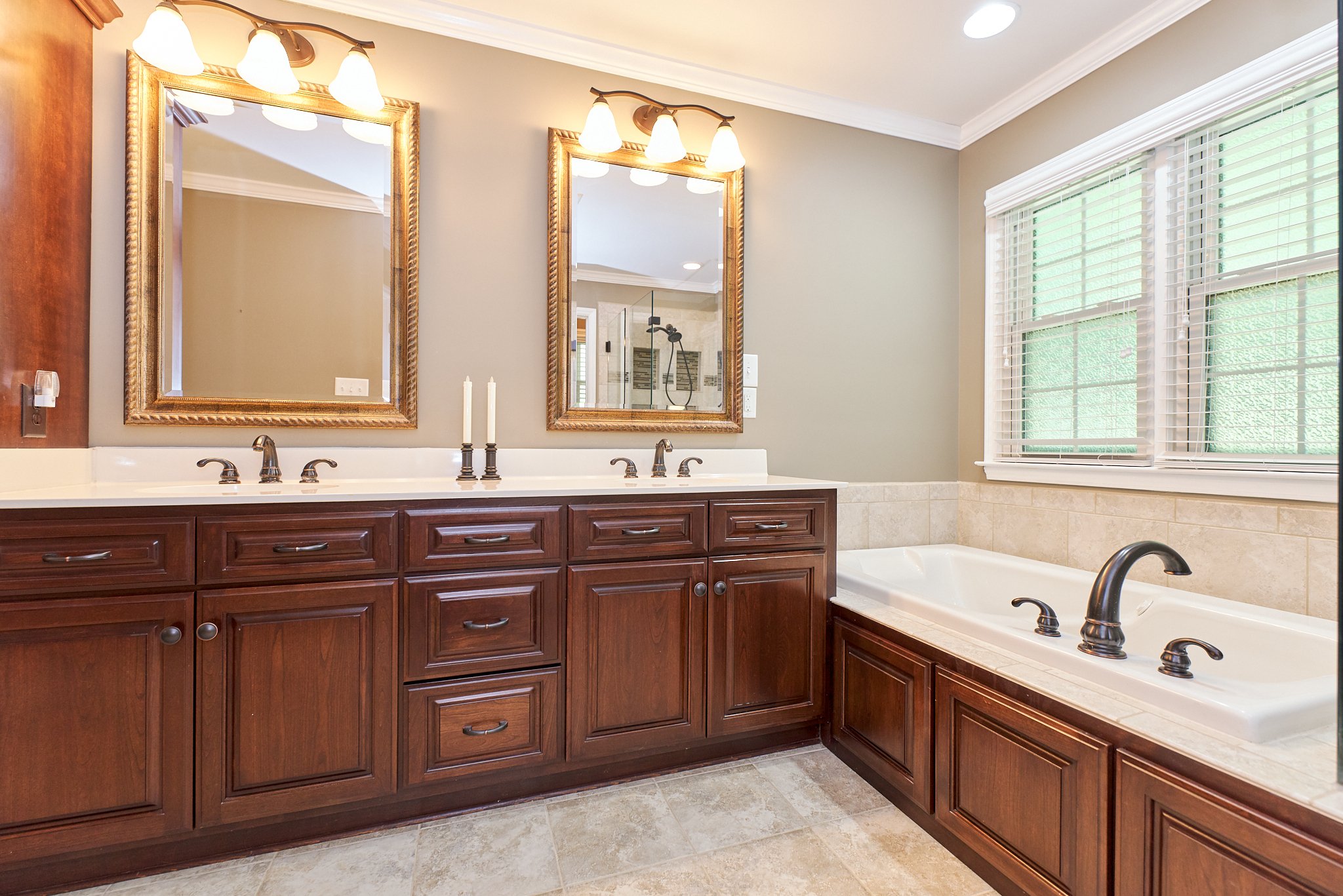 206 Aspen Ave Web 026.jpg